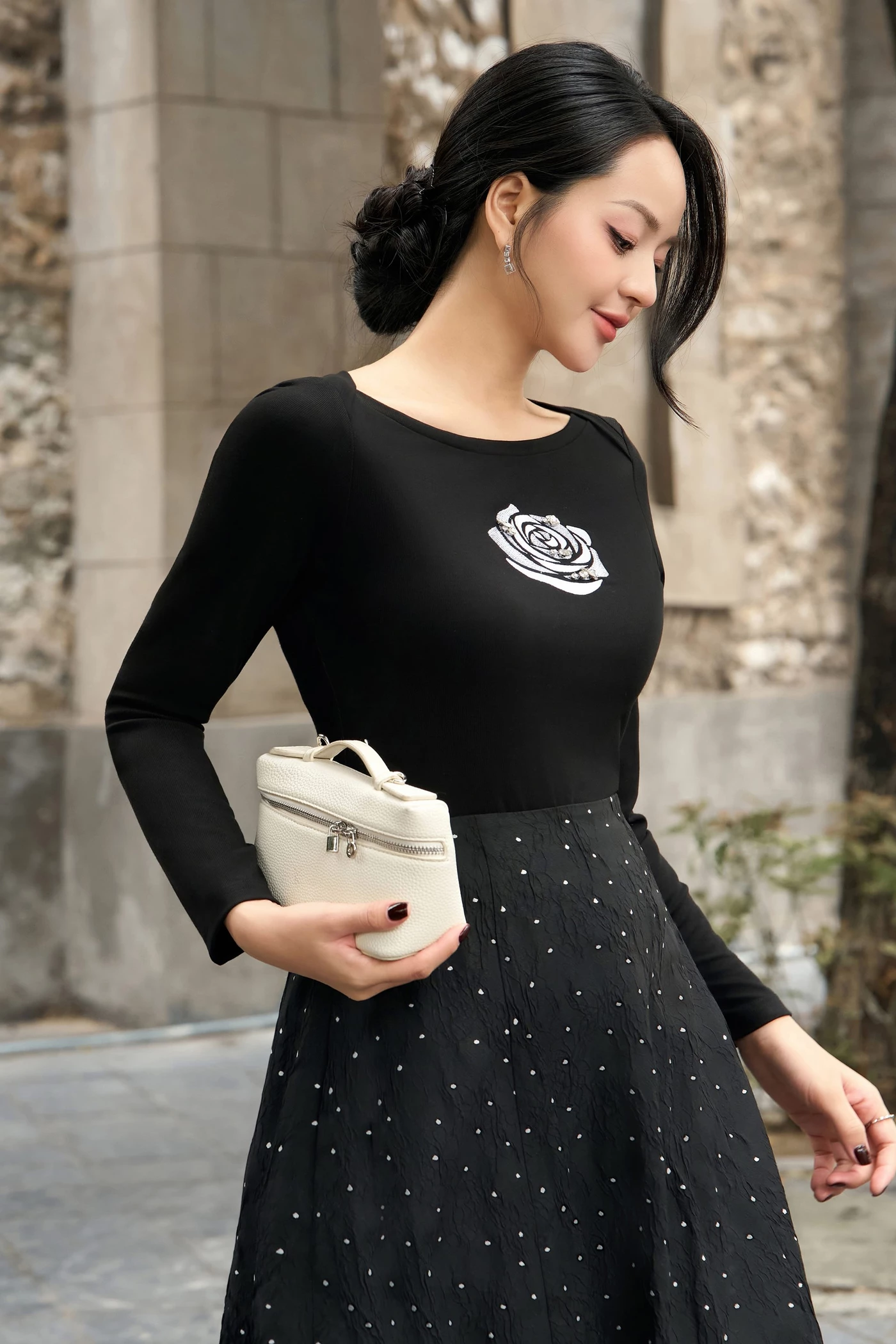 Áo thun ôm Rose Black