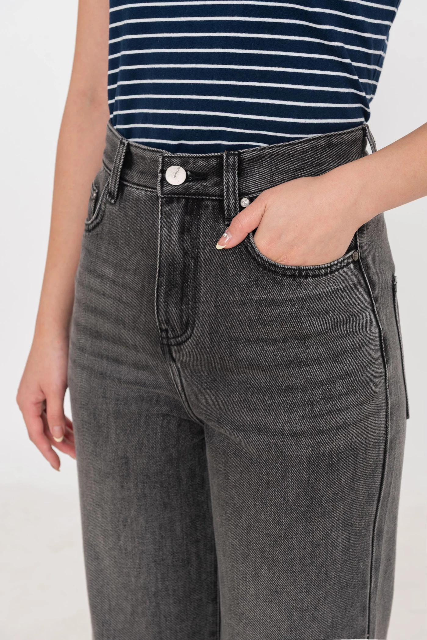 Quần Jeans ống suông xám bạc