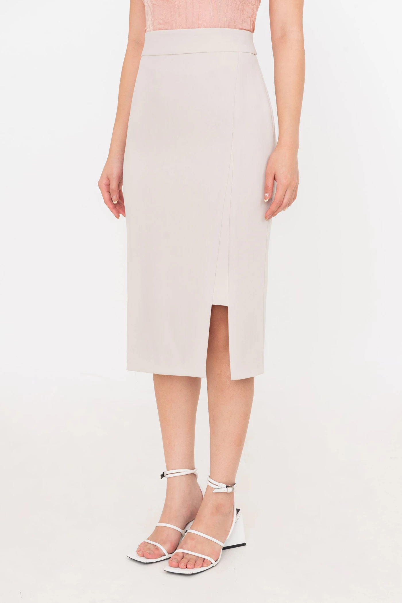 Chân váy bút chì xẻ thân trước