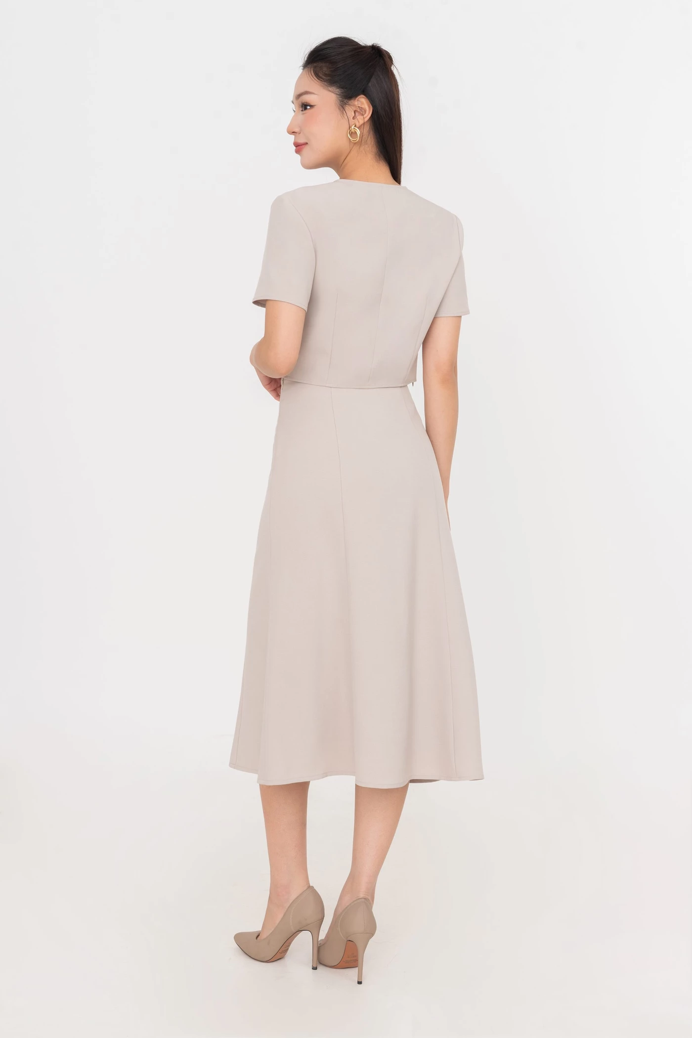 Áo sơ mi cổ V xếp nếp