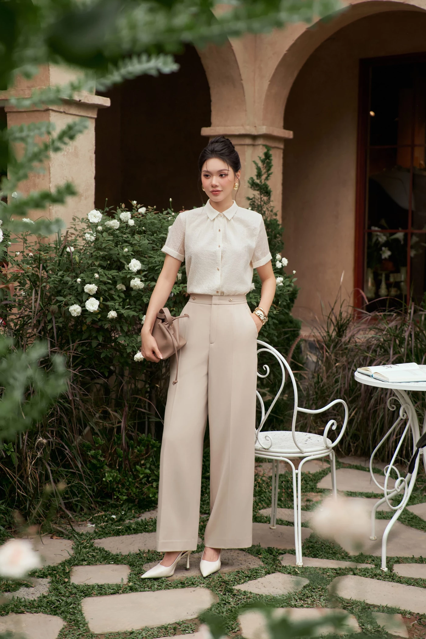 Áo sơ mi hoa nhí cổ đức