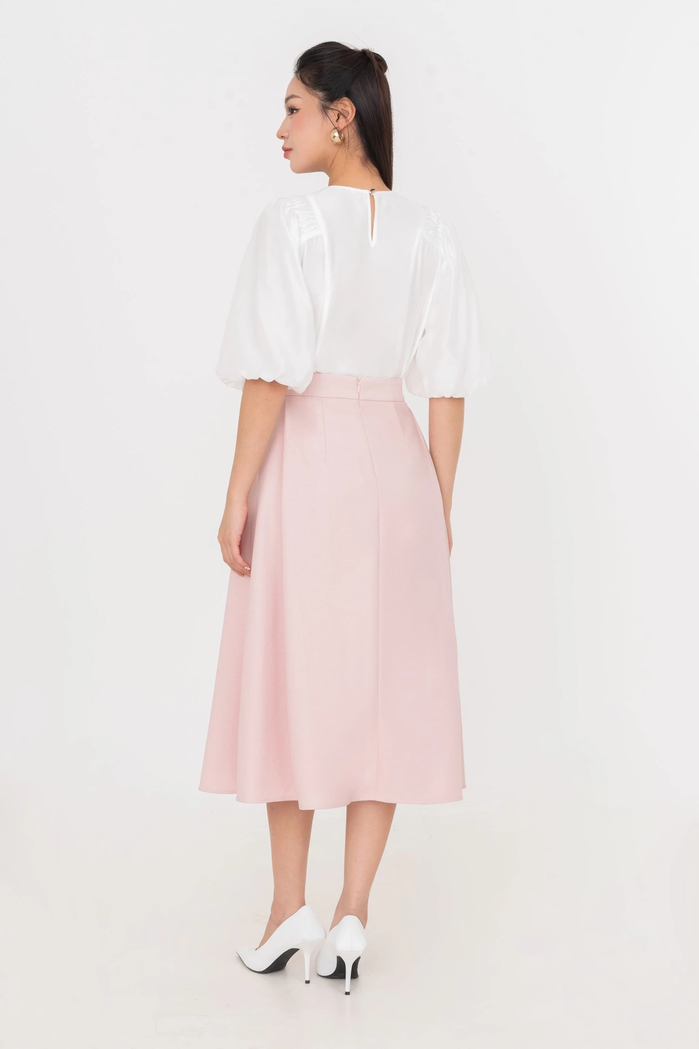 Elegant Silk Blouse - Áo sơ mi tay lỡ