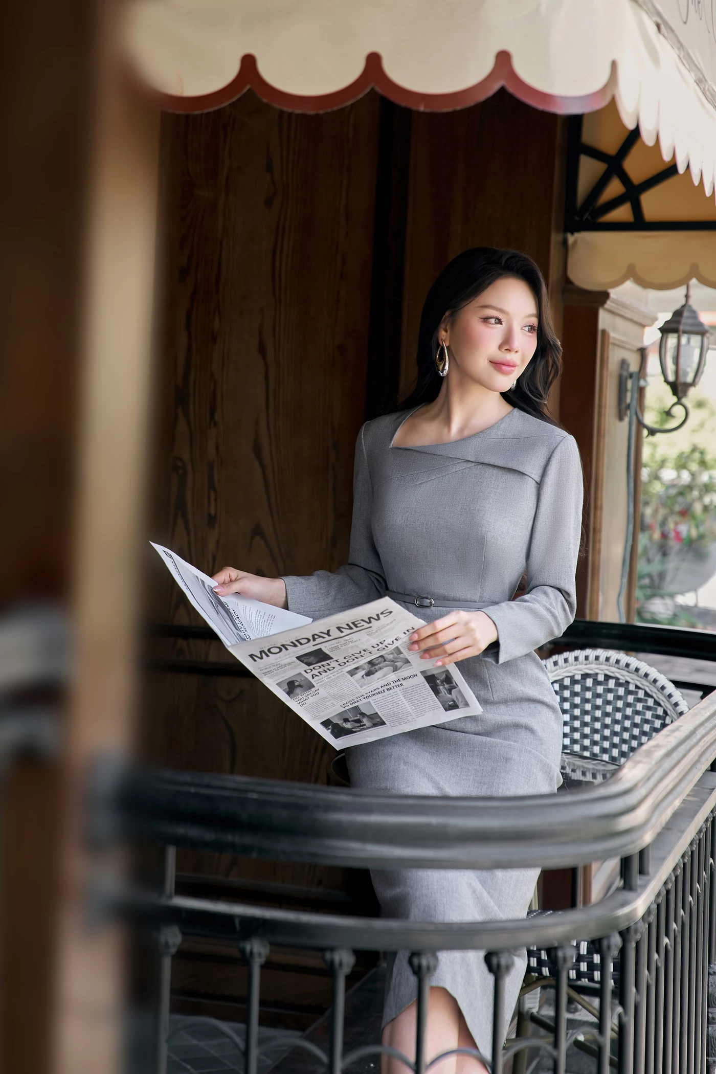 Đầm ôm cổ lệch Grace