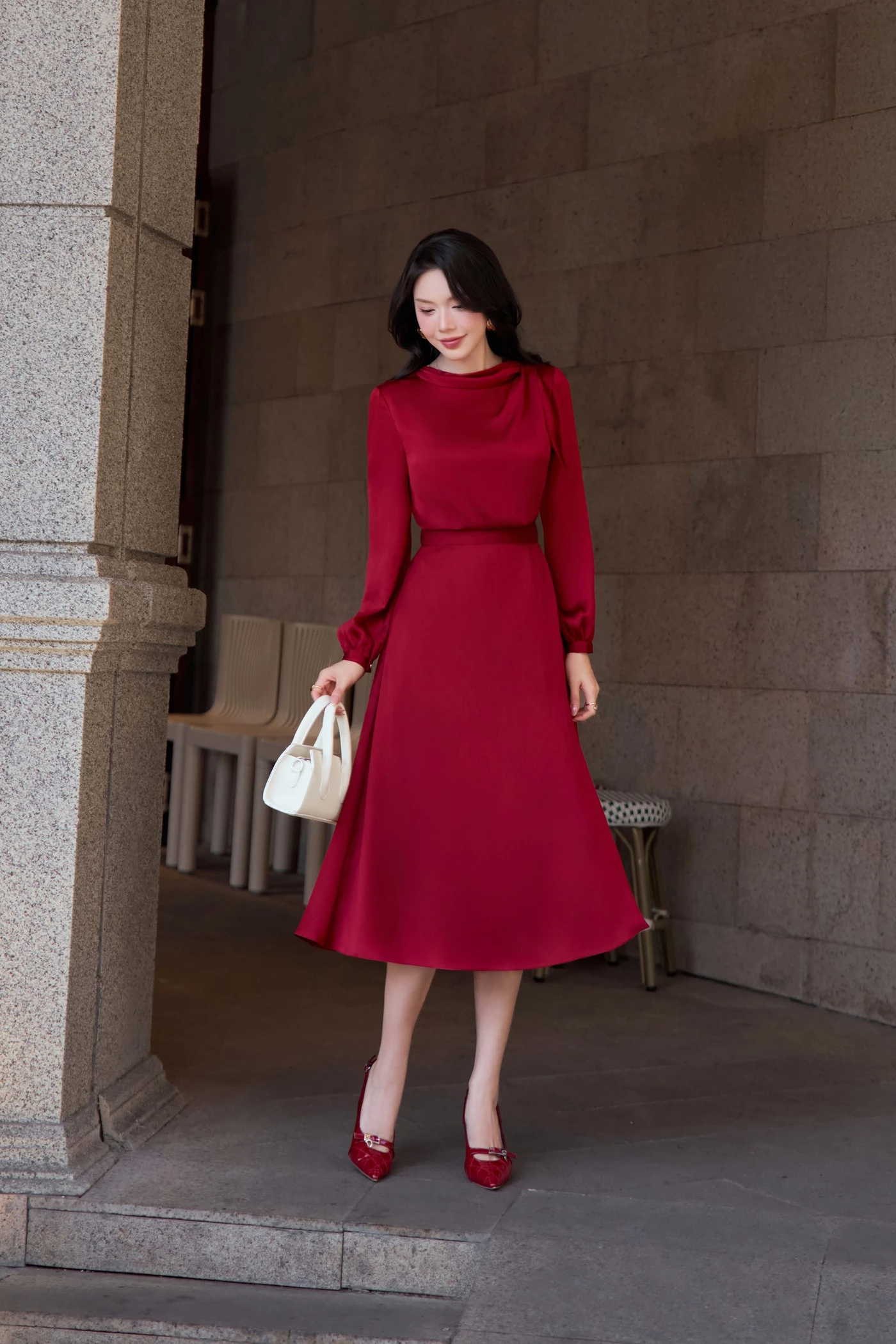 Đầm lụa đỏ cổ xếp Elegant