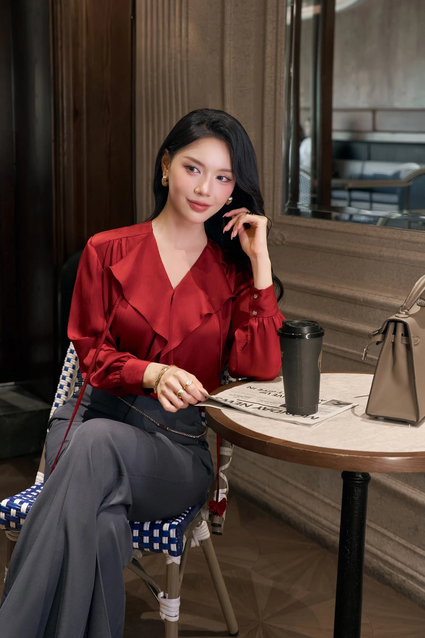 Áo sơ mi Ruffle Elegance