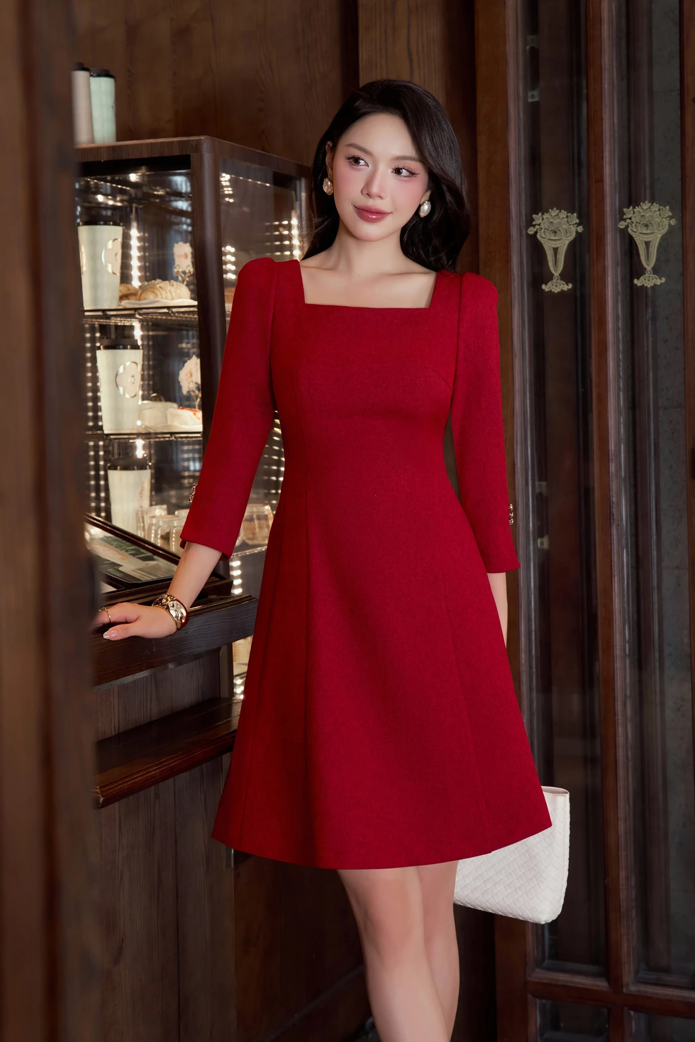 Đầm Tweed đỏ cổ vuông