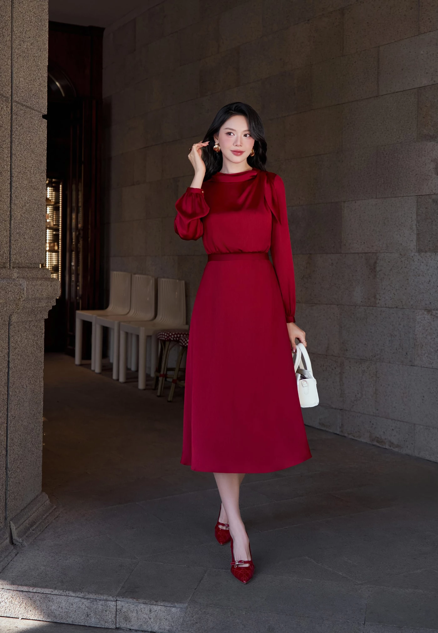 Đầm lụa đỏ cổ xếp Elegant