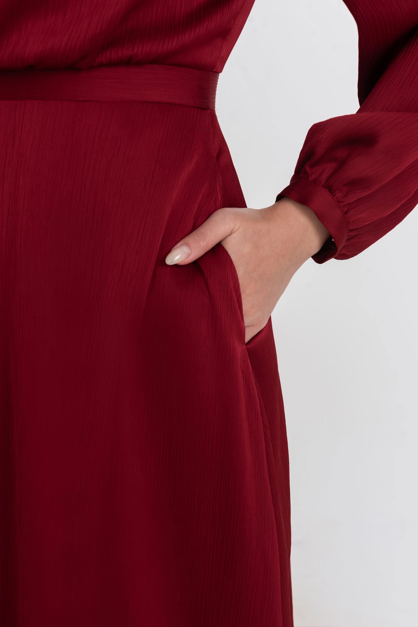 Đầm lụa đỏ cổ xếp Elegant