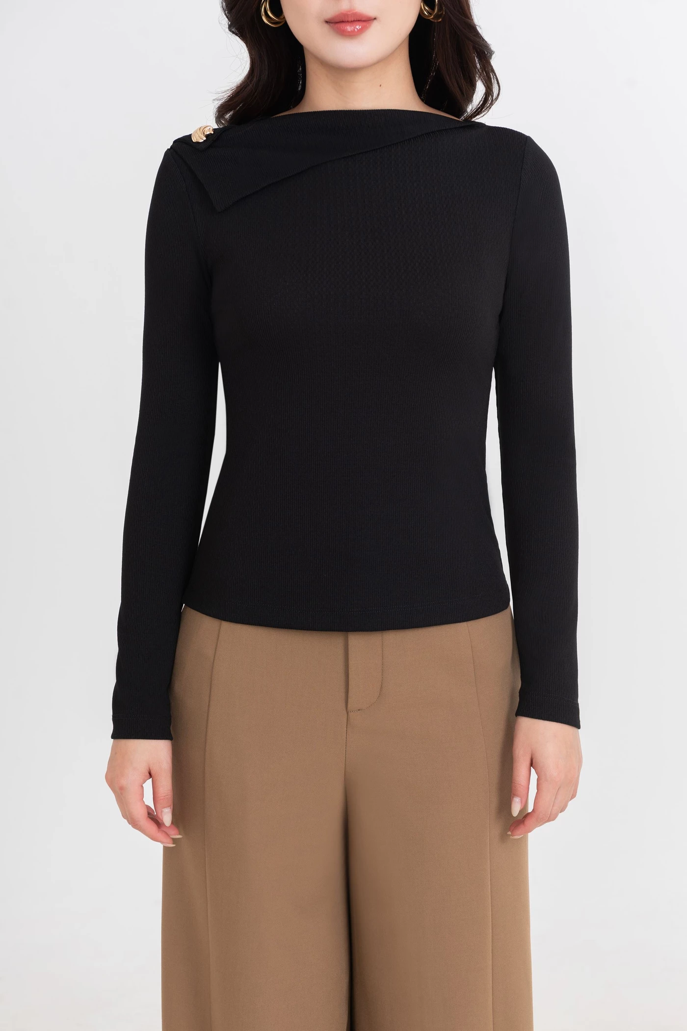 Áo thun ôm cổ kiểu