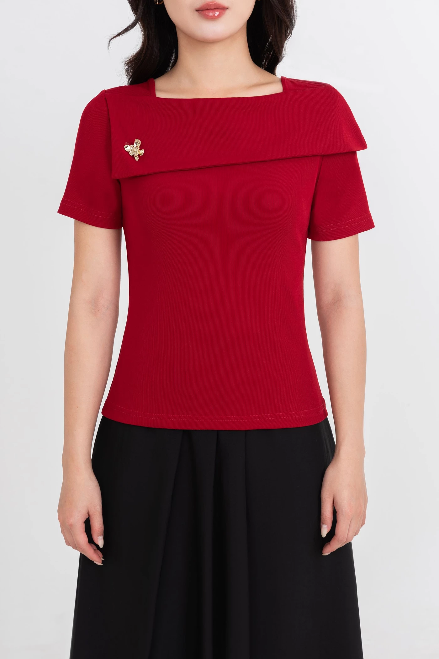 Áo thun ôm cổ kiểu