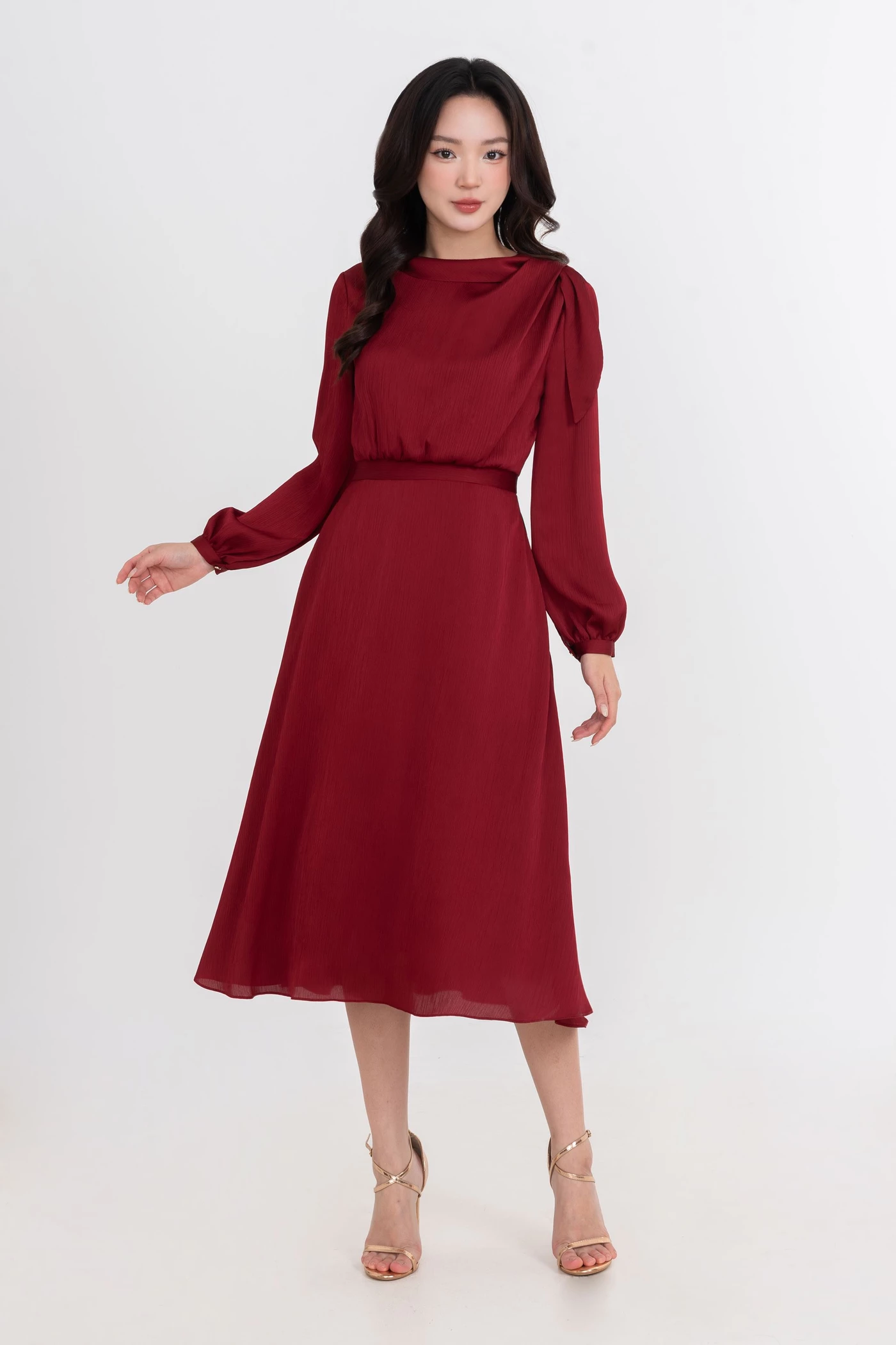Đầm lụa đỏ cổ xếp Elegant
