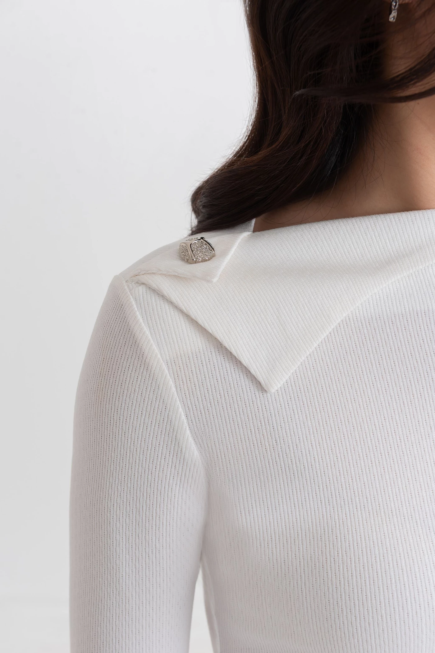 Áo thun ôm cổ kiểu