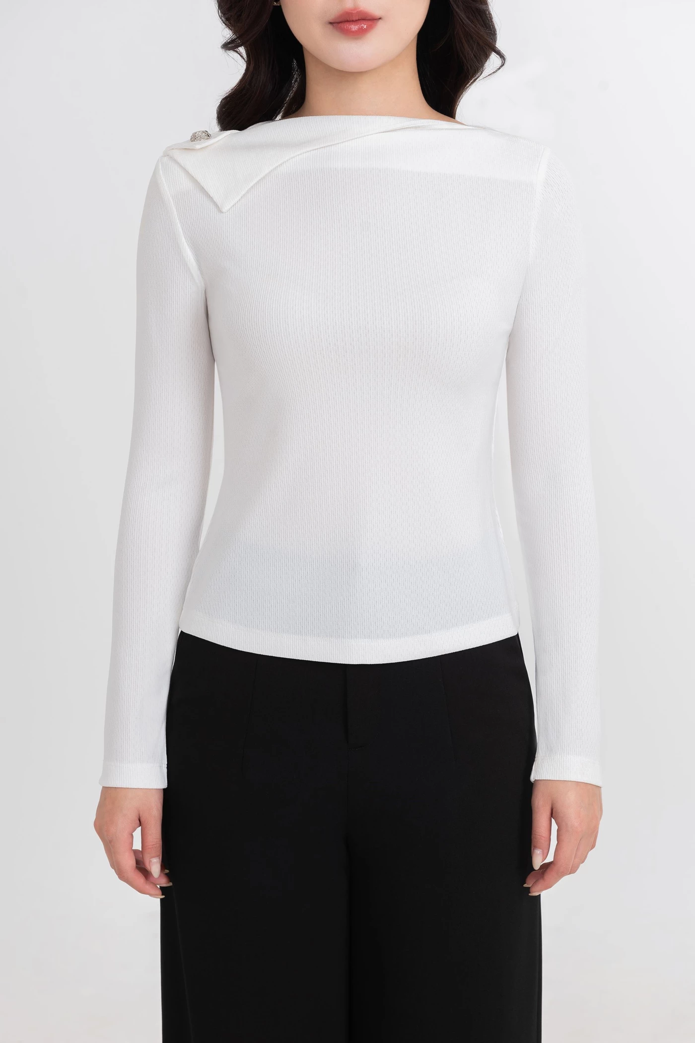 Áo thun ôm cổ kiểu