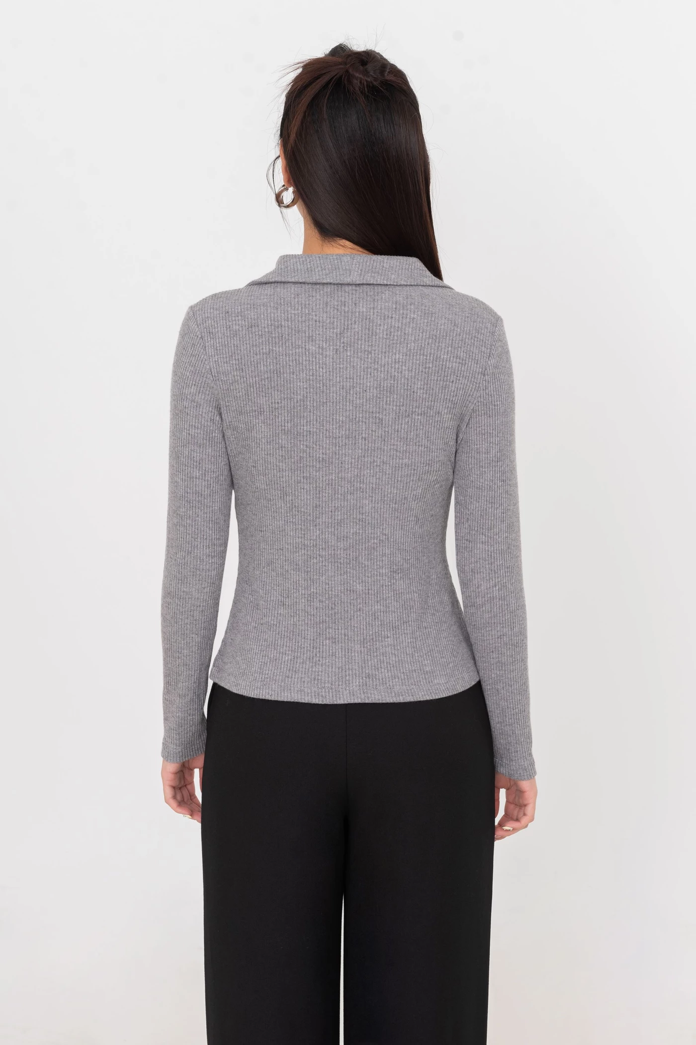 Áo thun gân cổ kiểu