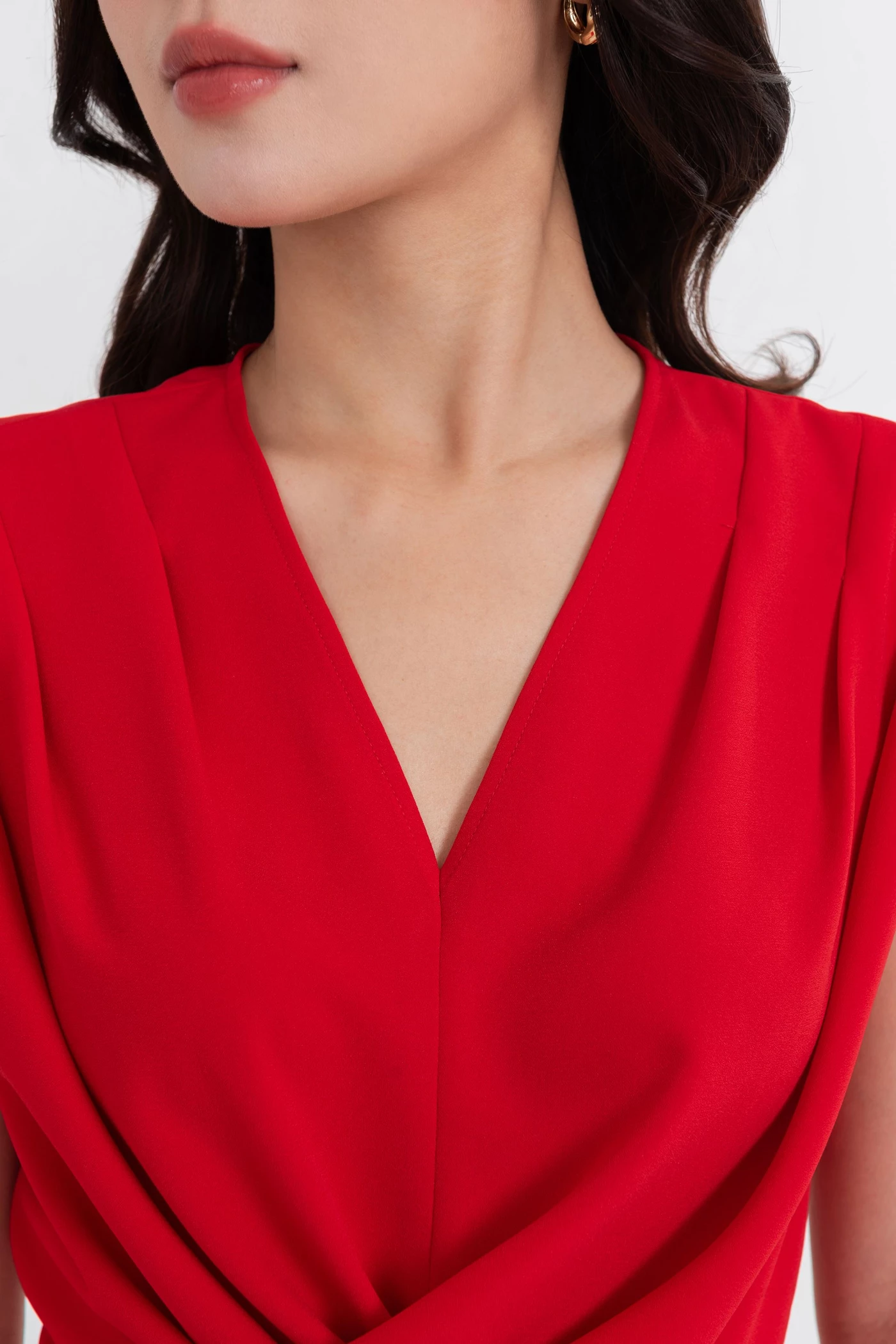 Áo kiểu ôm cổ V cách điệu