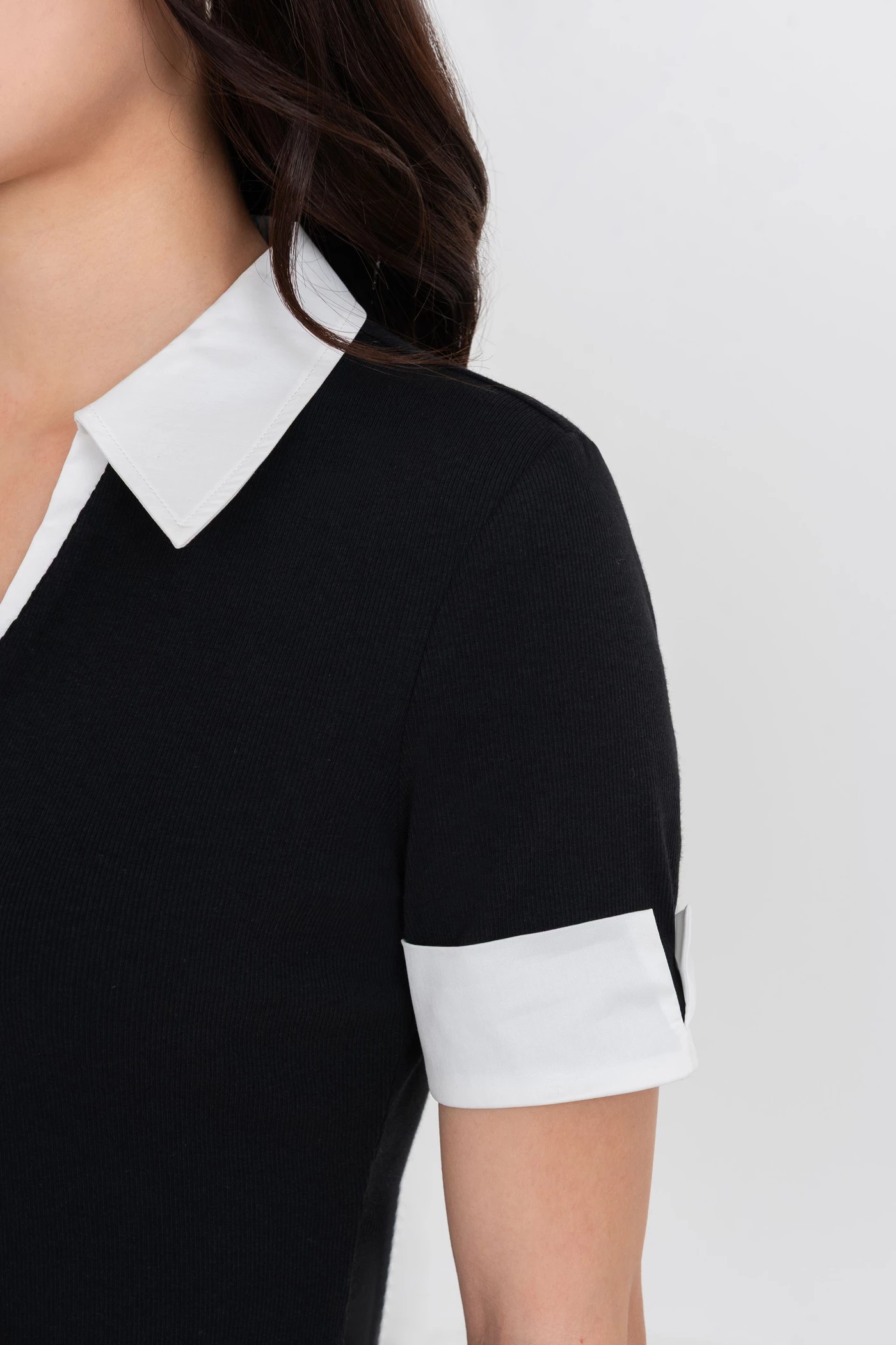 Áo thun ôm cổ bẻ