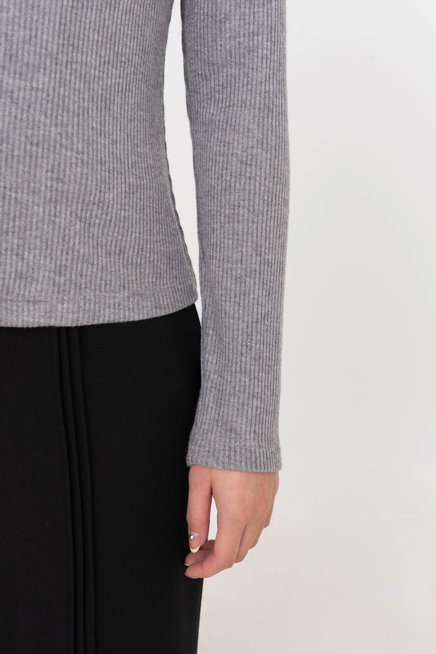 Áo thun gân cổ kiểu