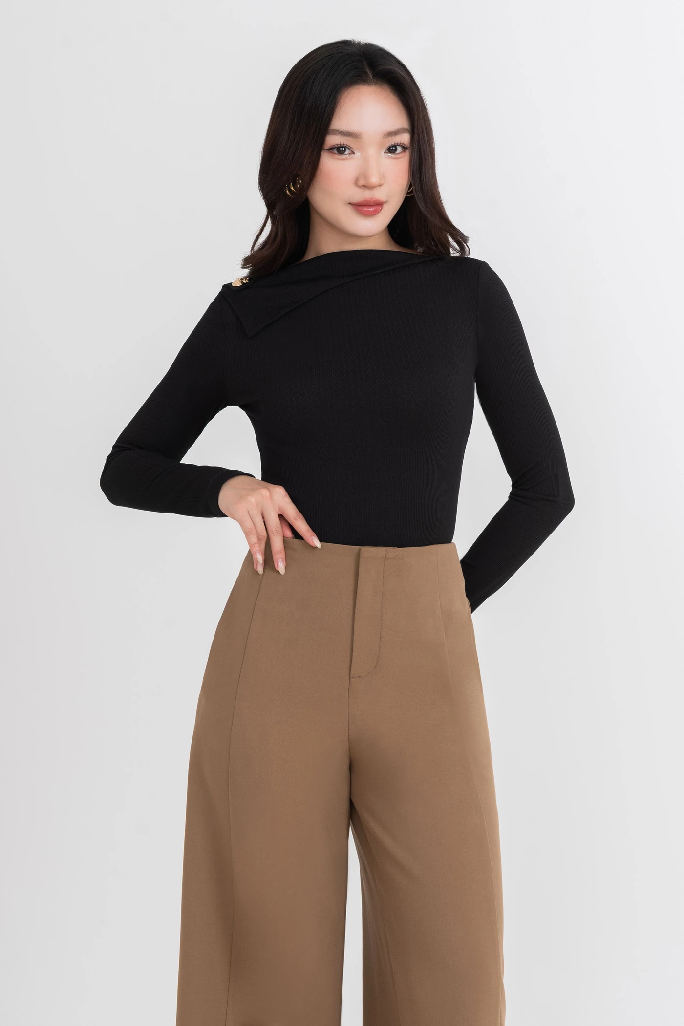 Áo thun ôm cổ kiểu