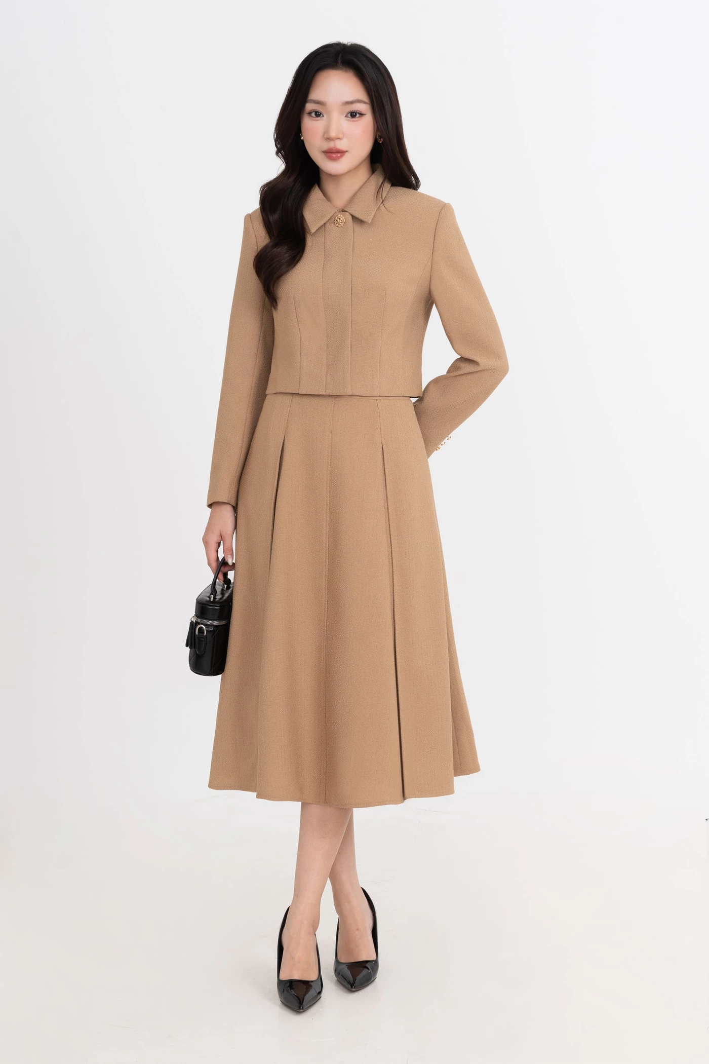 Áo khoác cổ đức Camille Cropped