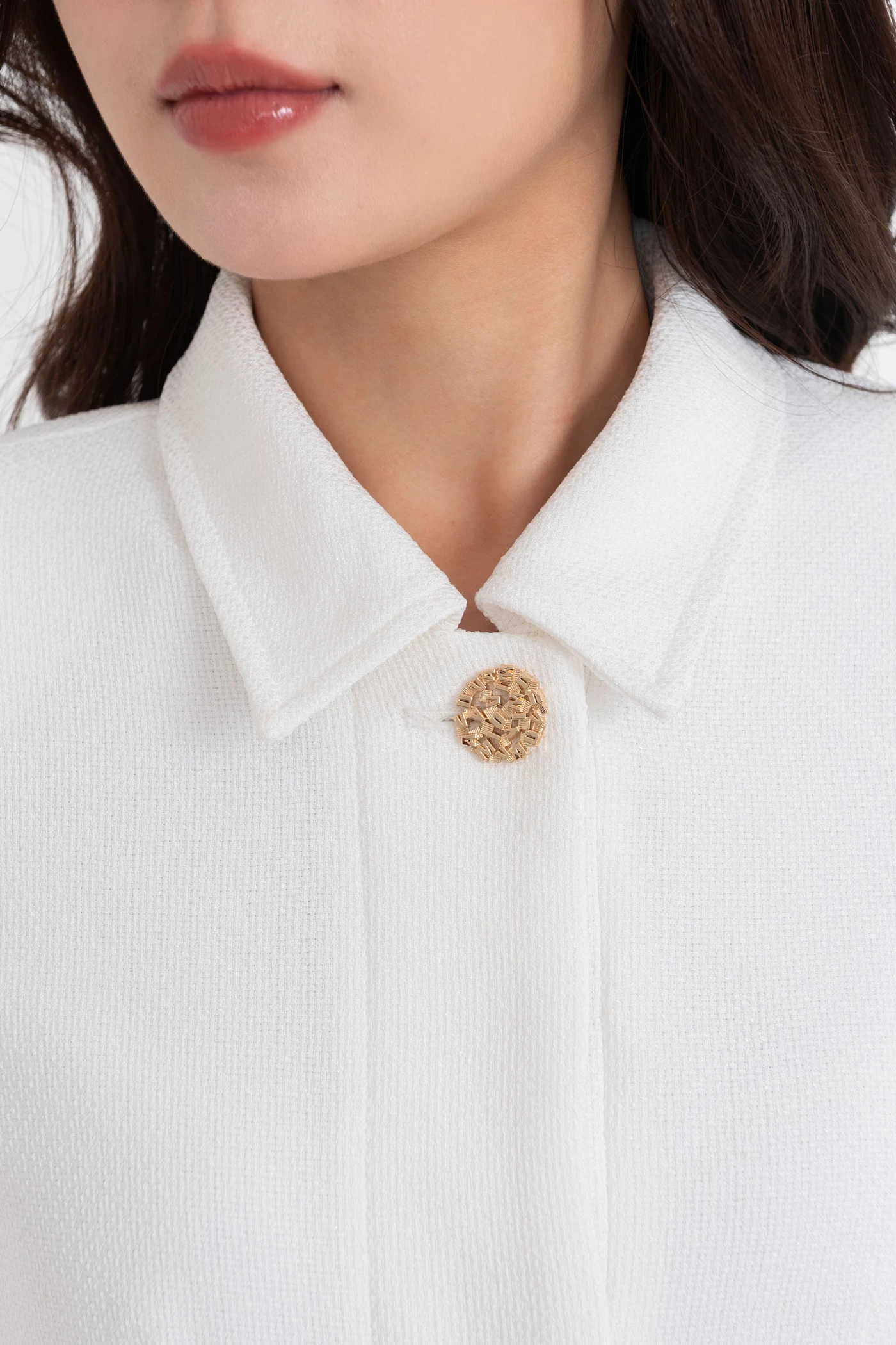 Áo khoác cổ đức White Cropped