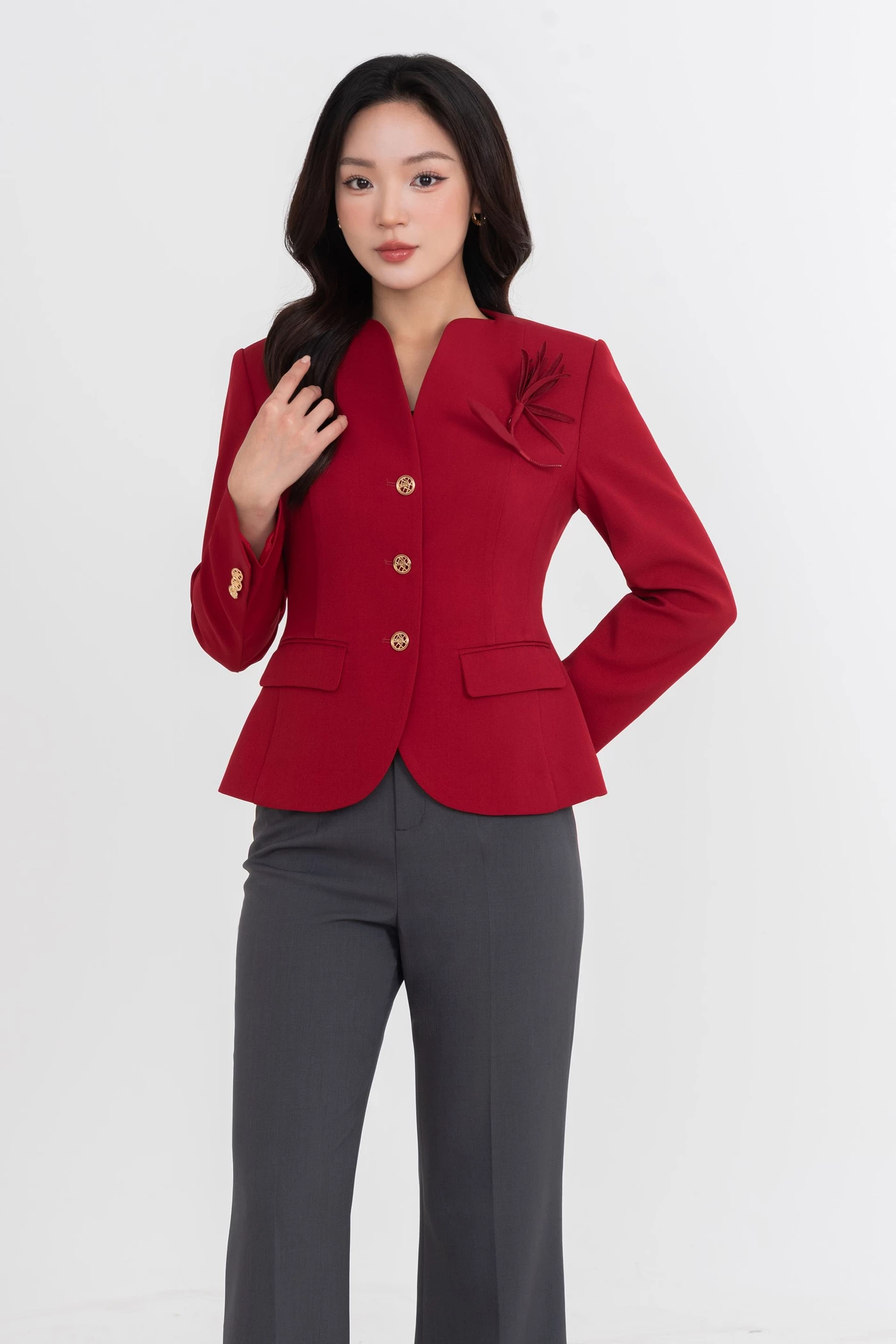 Áo Blazer đính hoa cách điệu