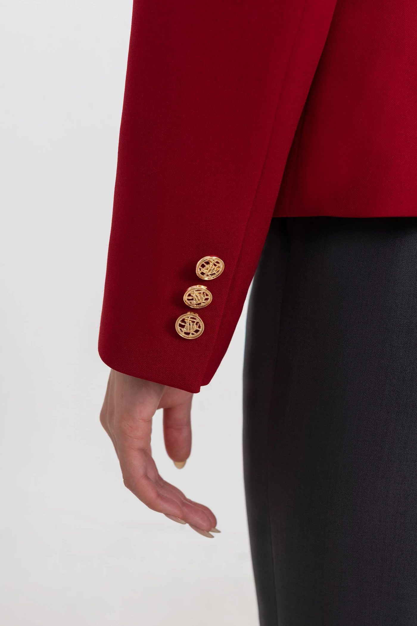 Áo Blazer đính hoa cách điệu