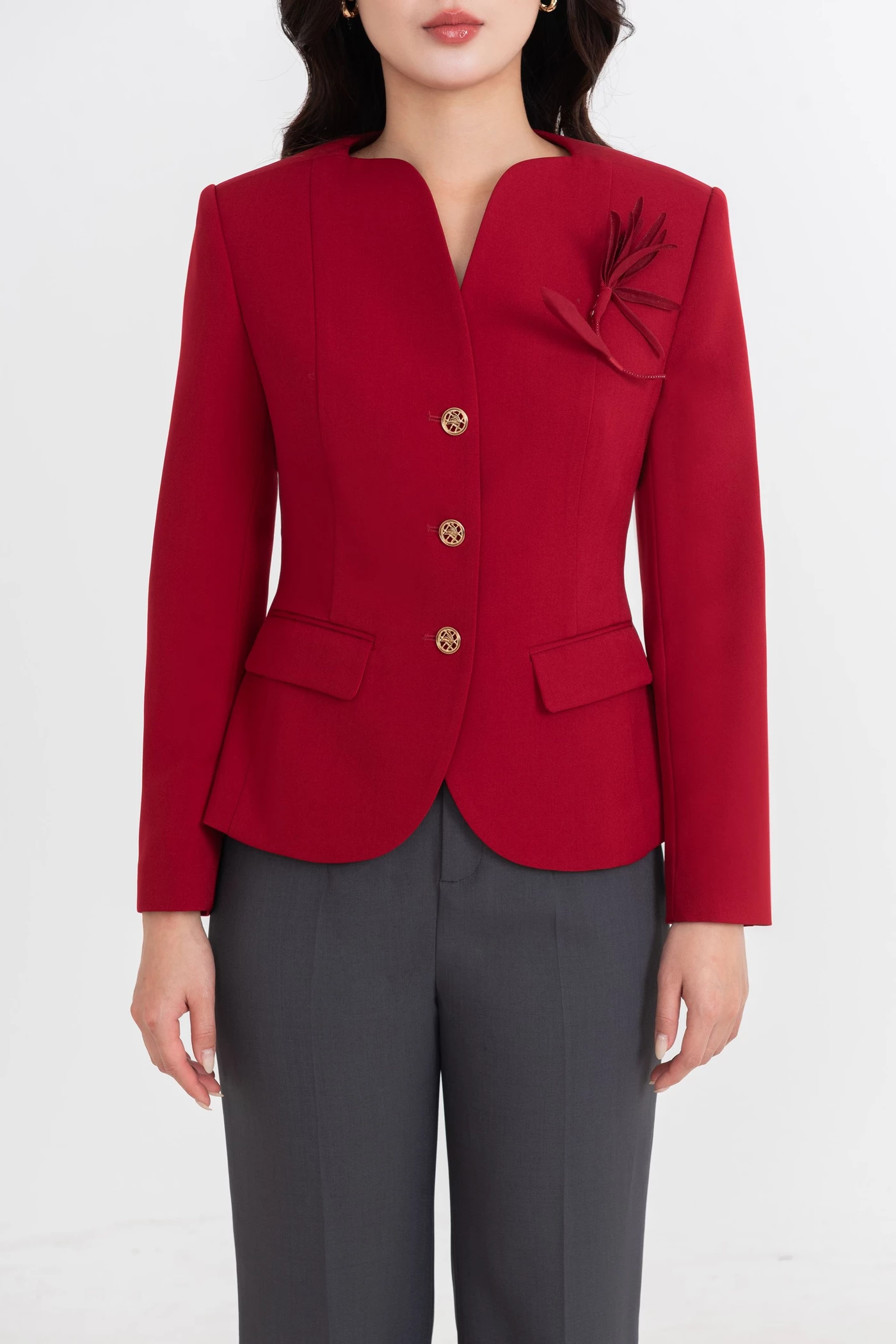 Áo Blazer đính hoa cách điệu