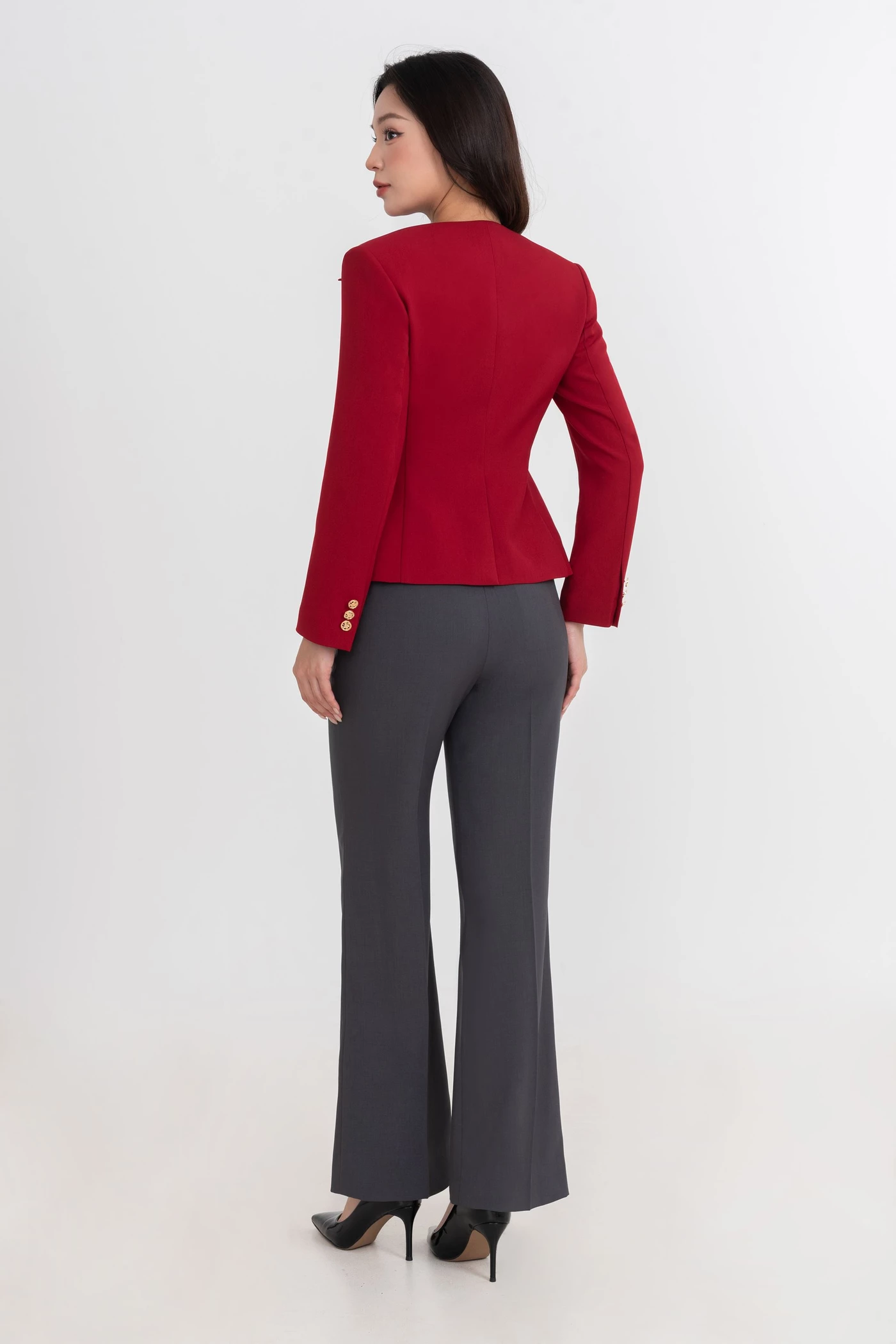 Áo Blazer đính hoa cách điệu