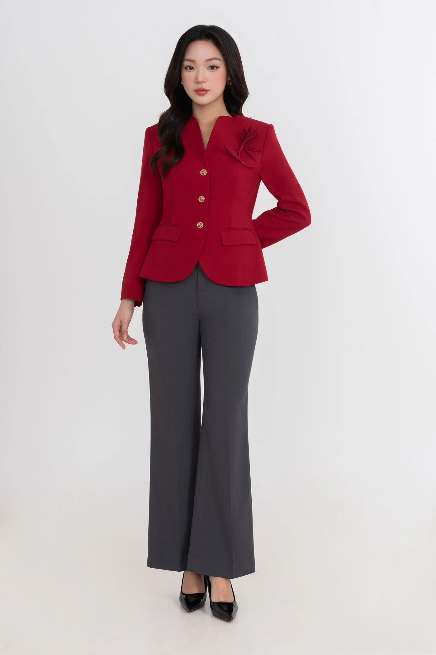 Áo Blazer đính hoa cách điệu