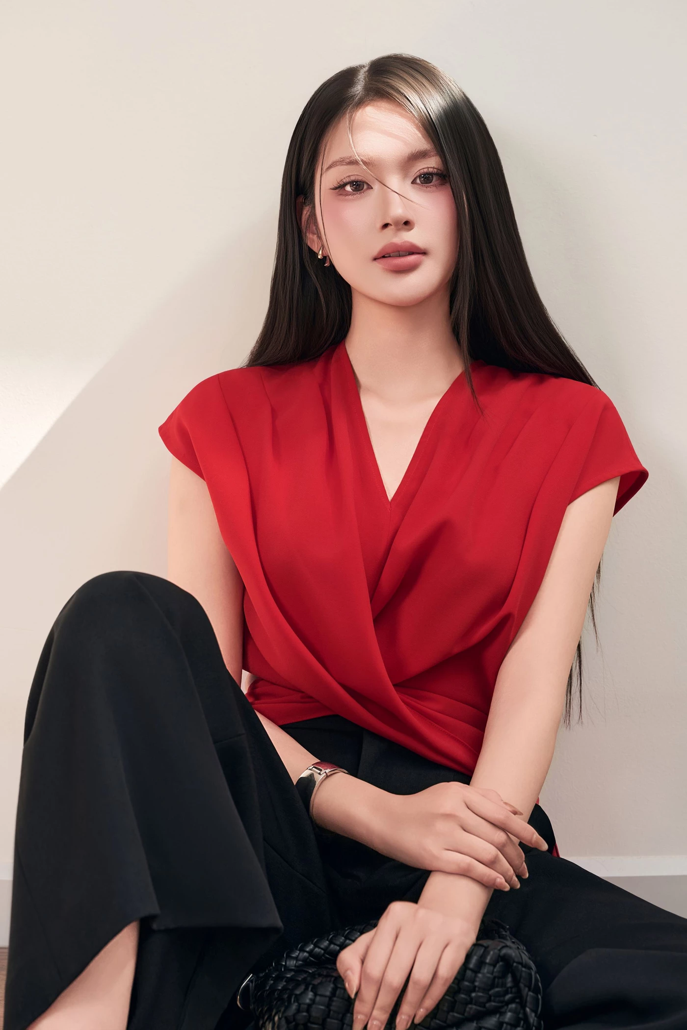 Áo kiểu ôm cổ V cách điệu