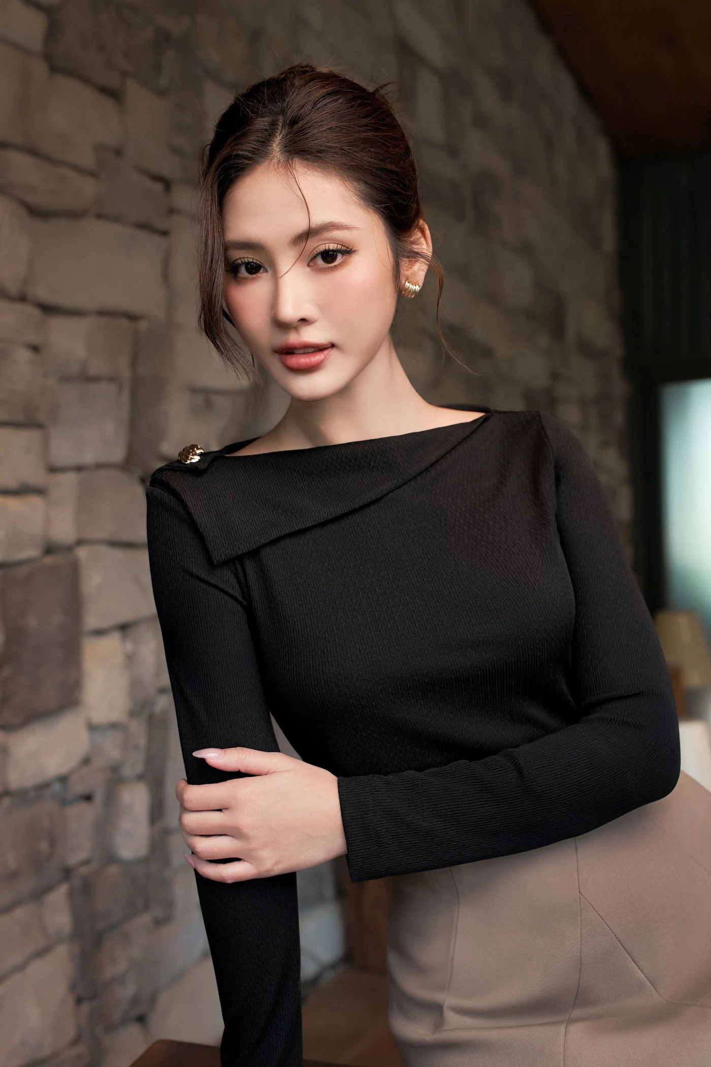 Áo thun ôm cổ kiểu