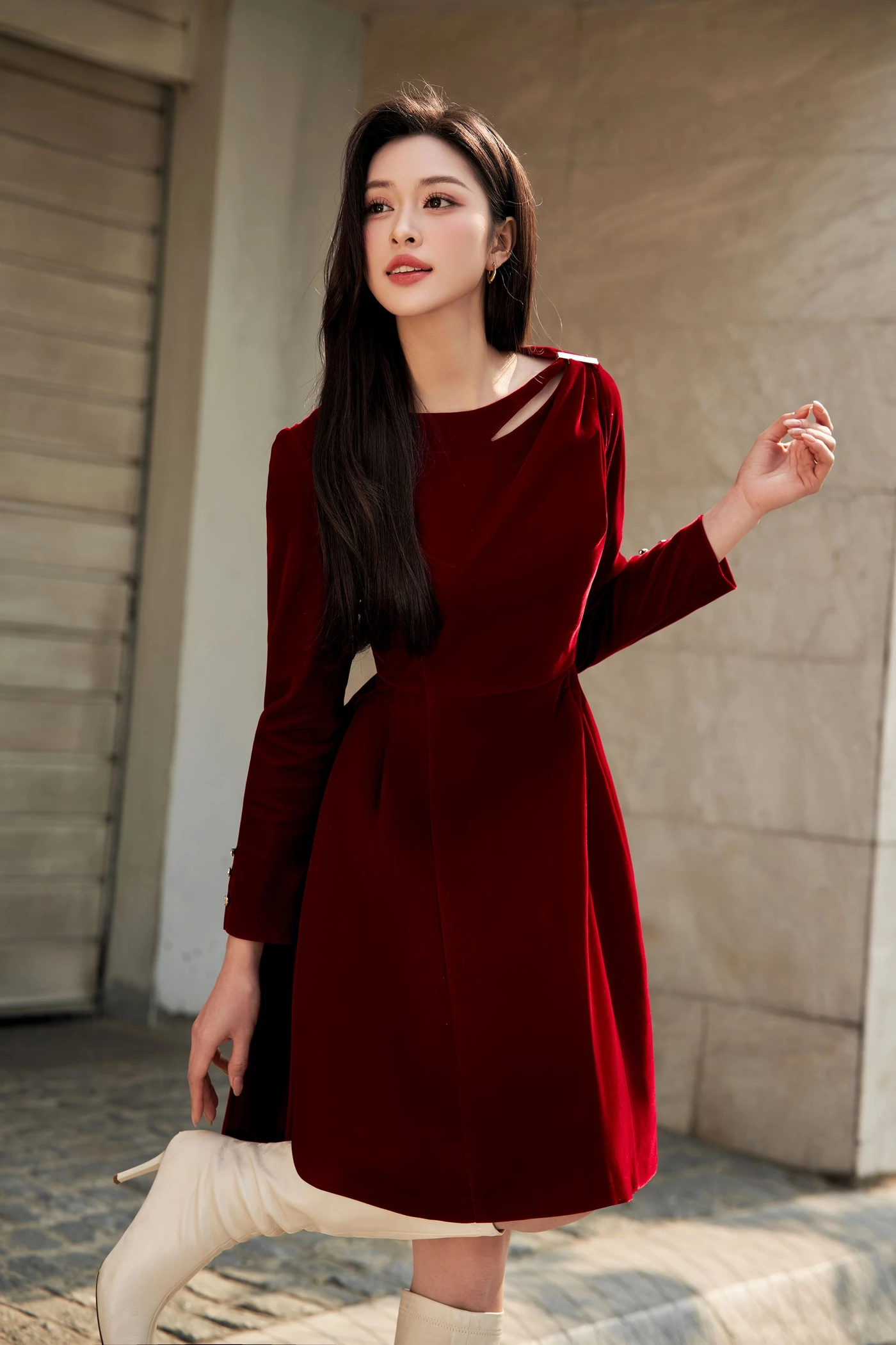 Đầm nhung đỏ Maroon