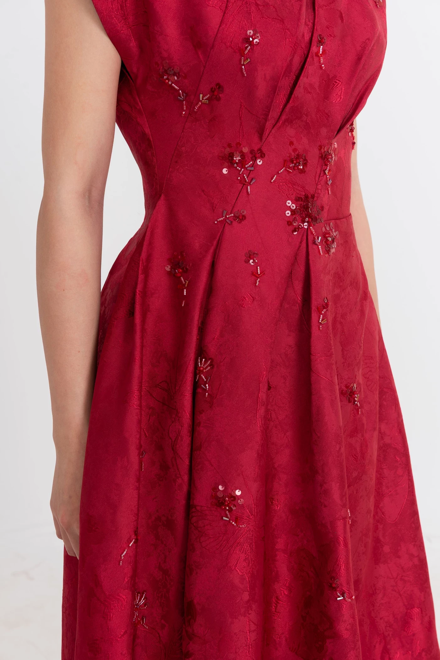 Crimson Élan Dress - Đầm dạ hội thêu hoa