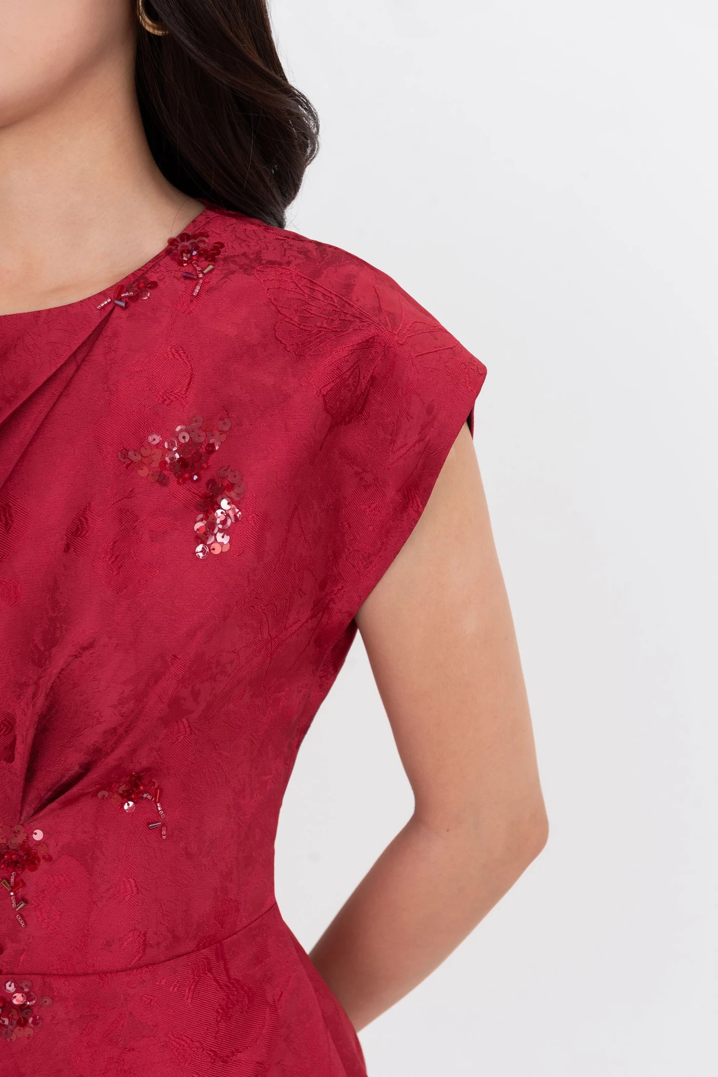 Crimson Élan Dress - Đầm dạ hội thêu hoa