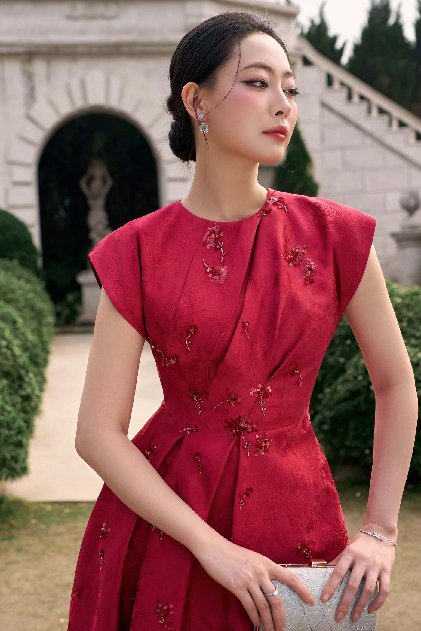 Crimson Élan Dress - Đầm dạ hội thêu hoa