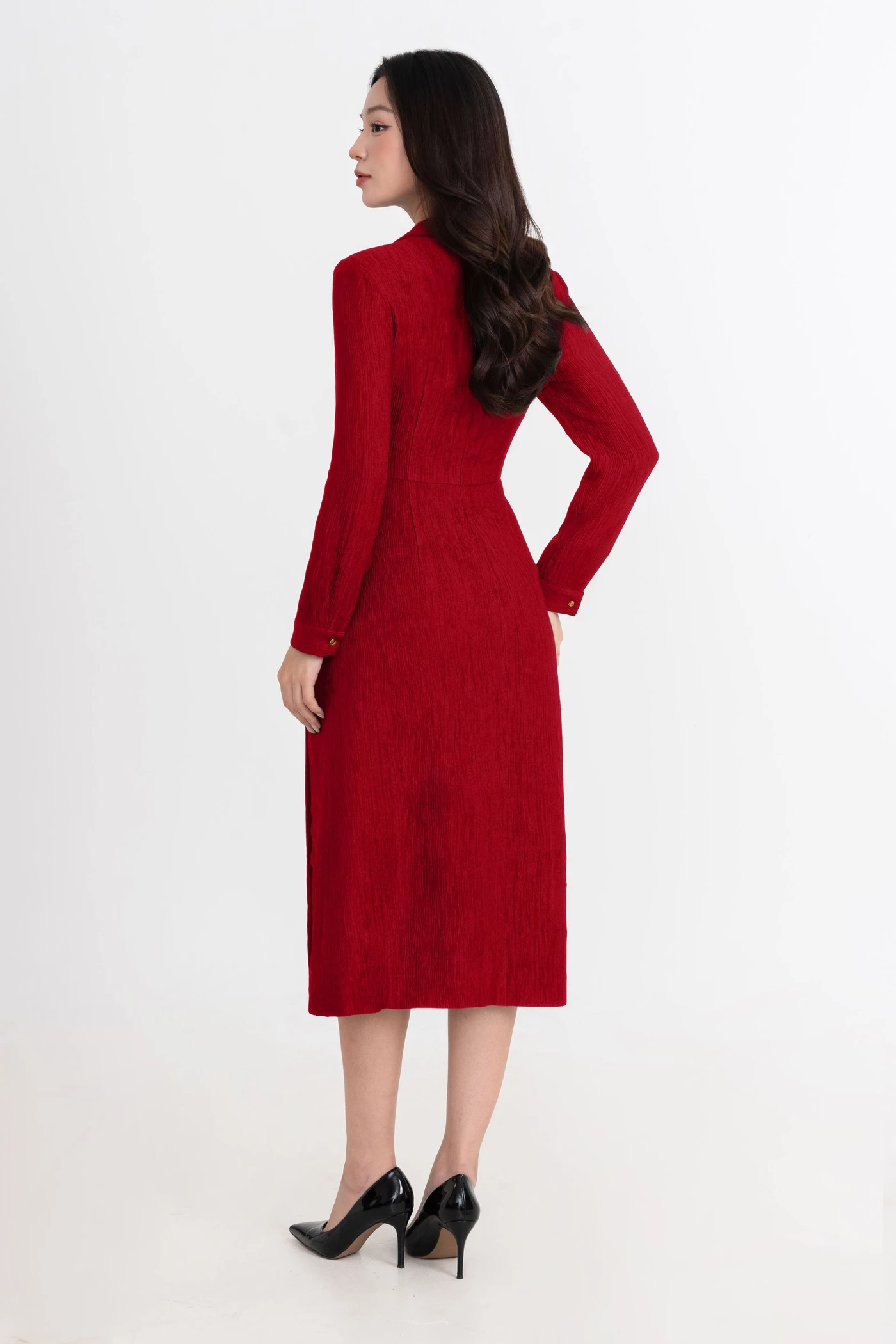 Đầm vân ôm cổ V cách điệu