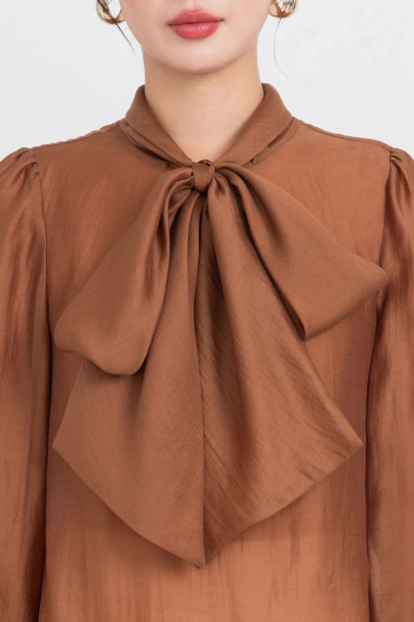 Áo sơ mi nơ Caramel