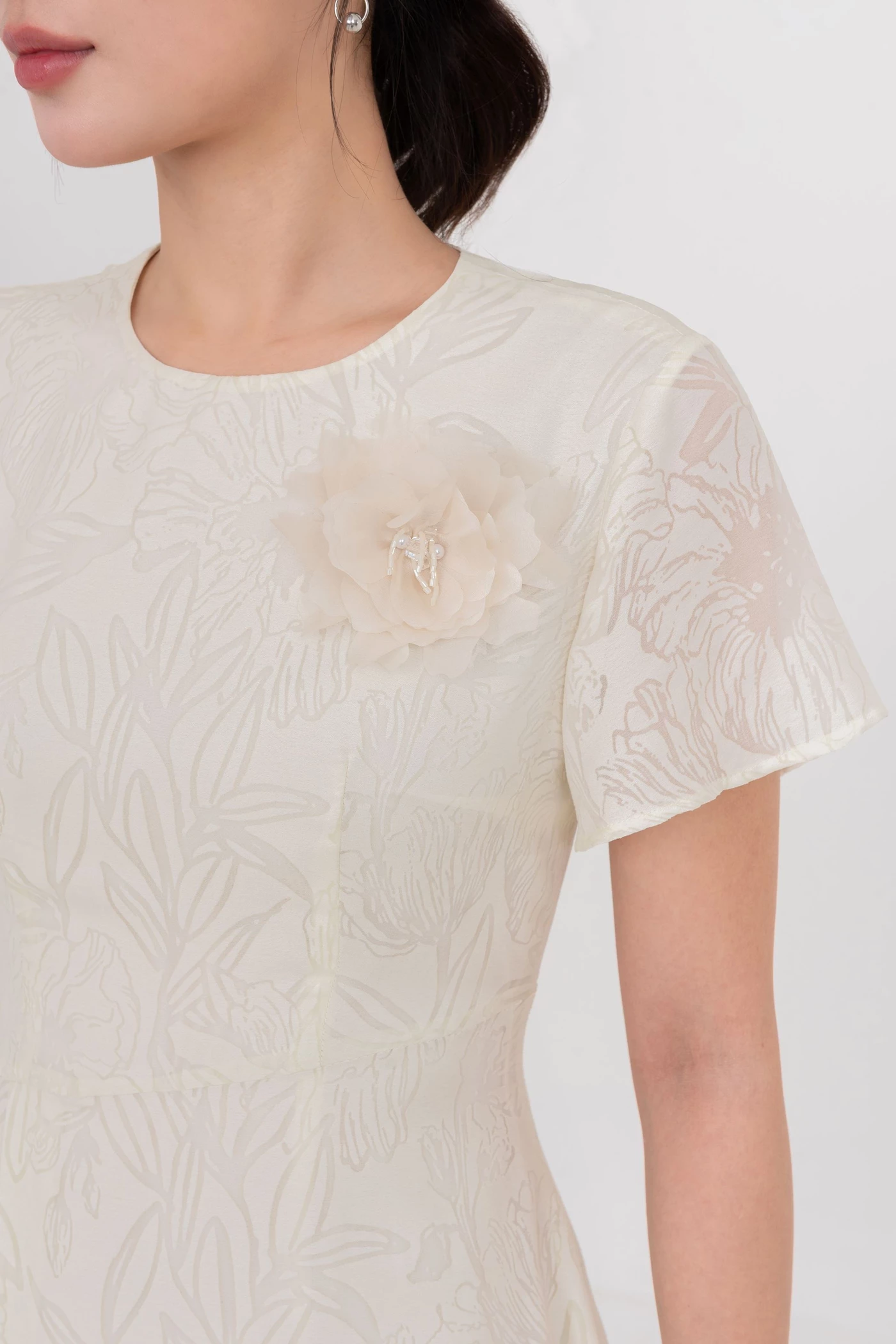 Đầm hoa nổi Ivory Midi
