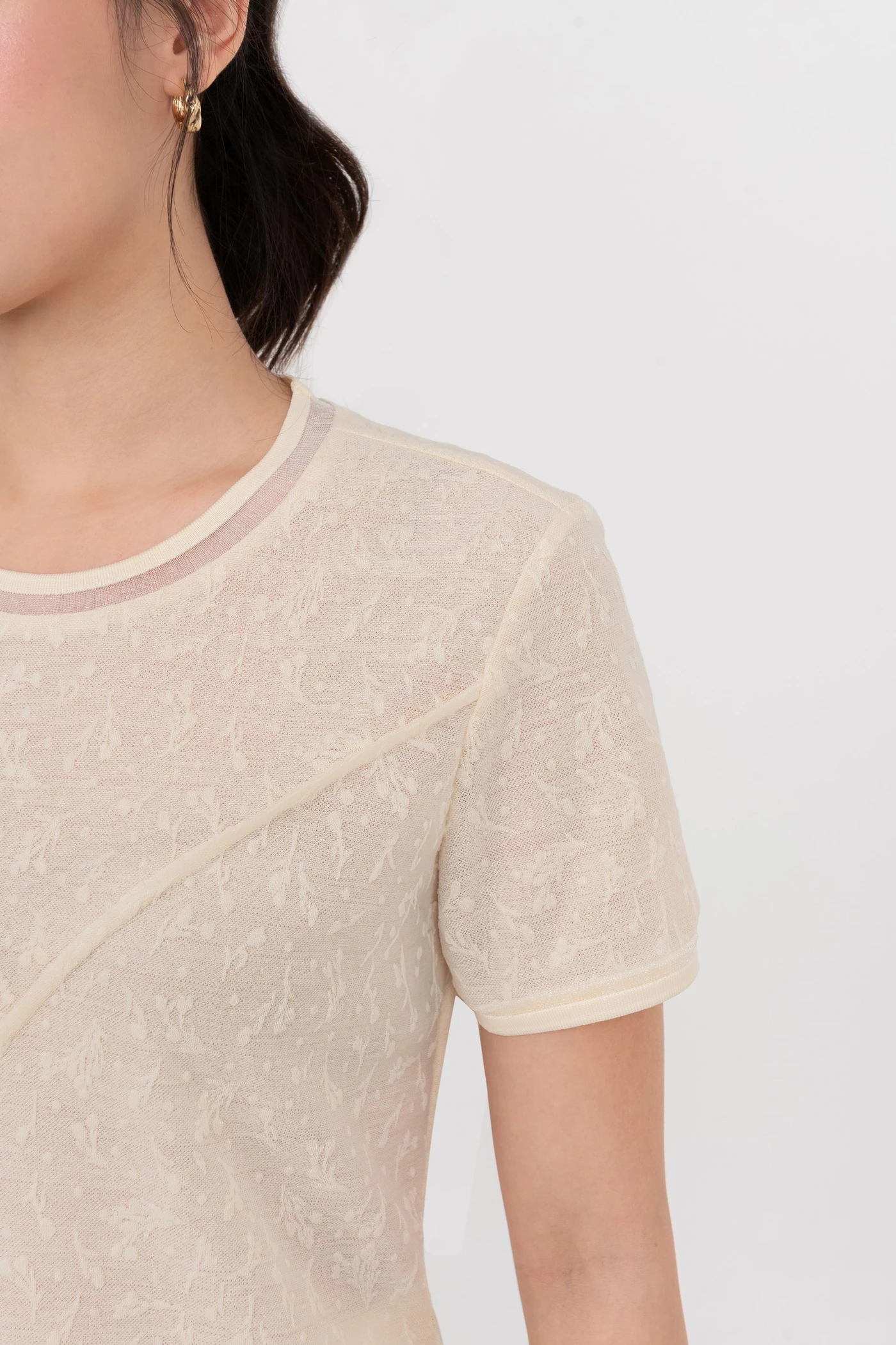 Áo thun ren Soft Floral