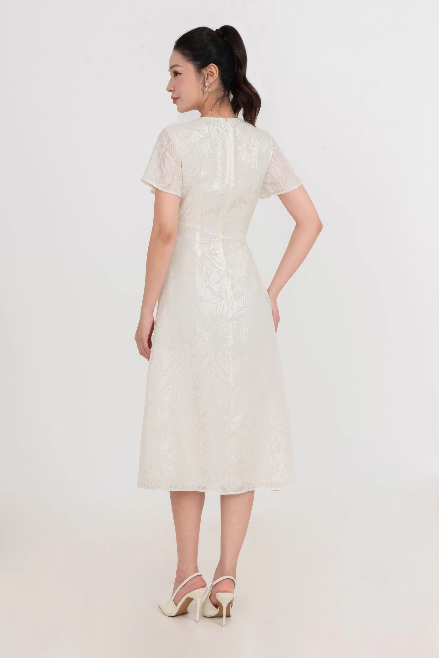 Đầm hoa nổi Ivory Midi