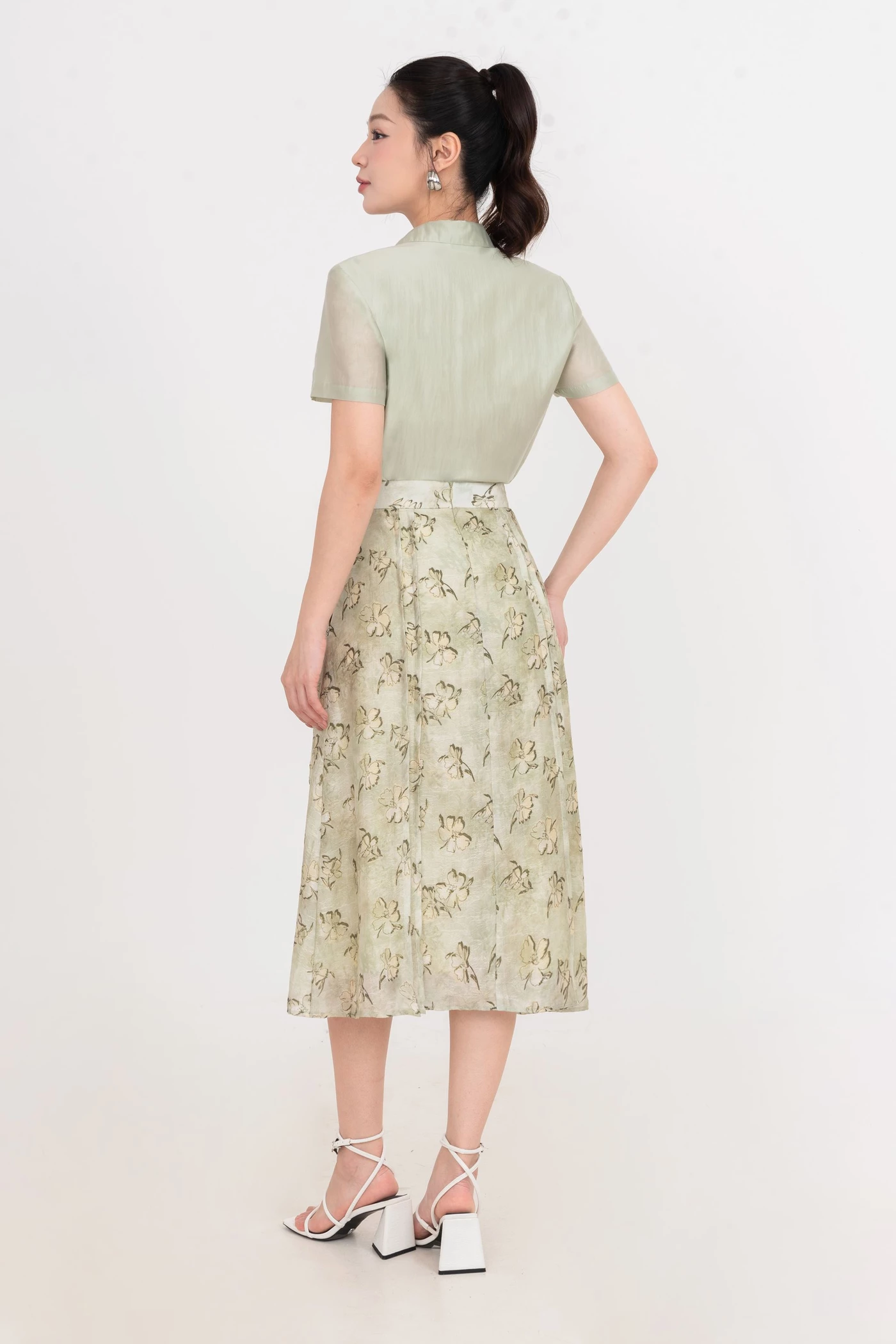 Chân váy lụa hoa Olive