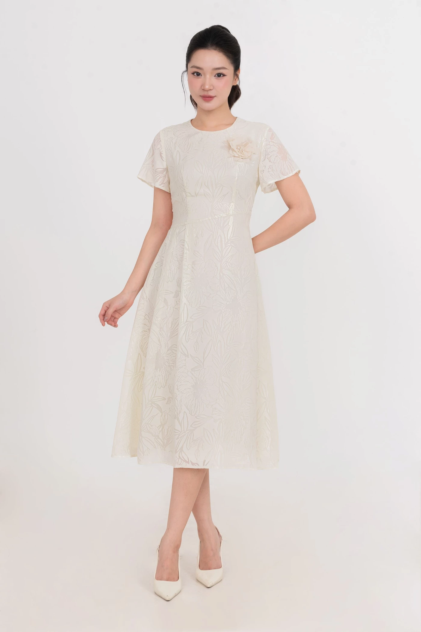 Đầm hoa nổi Ivory Midi