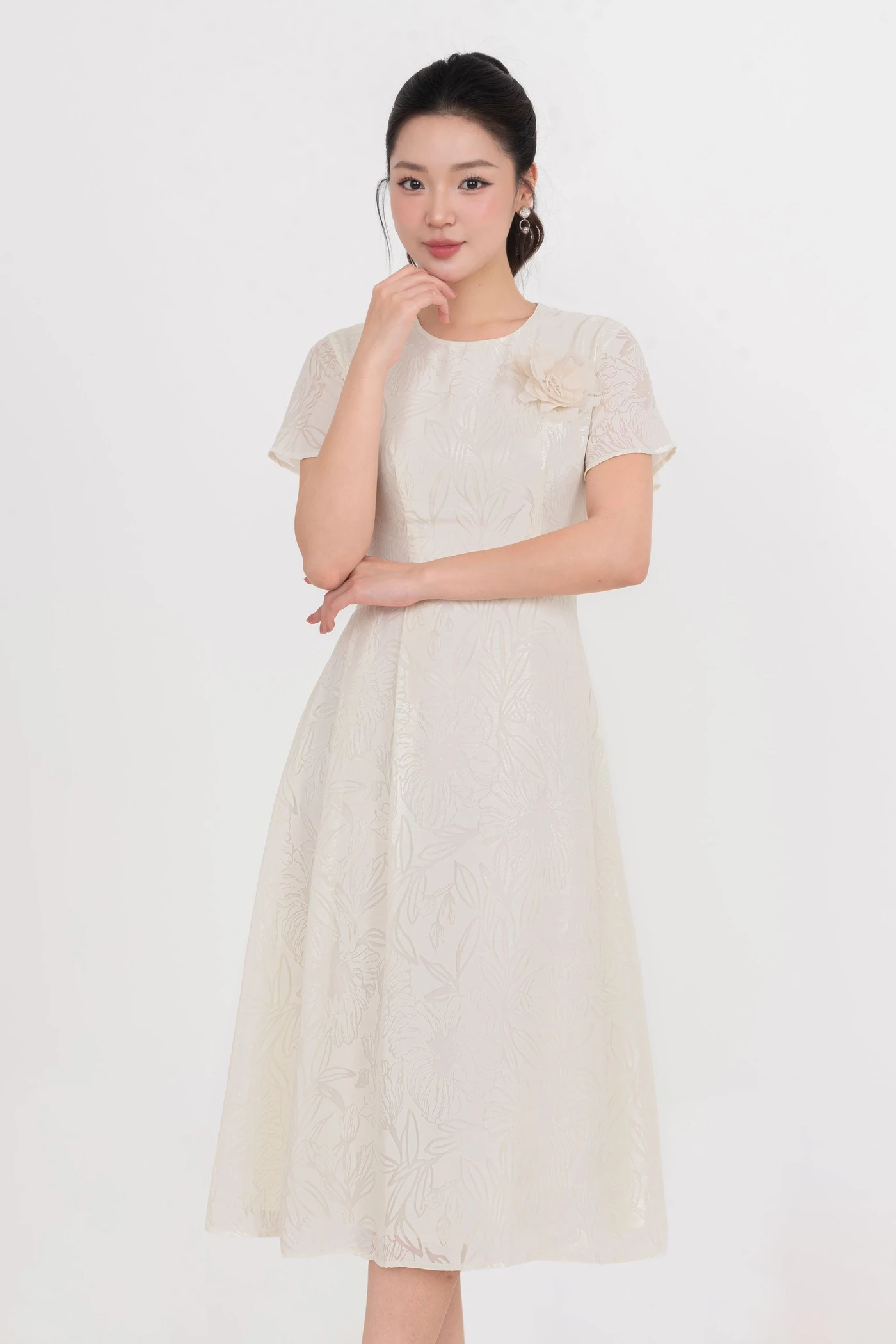 Đầm hoa nổi Ivory Midi