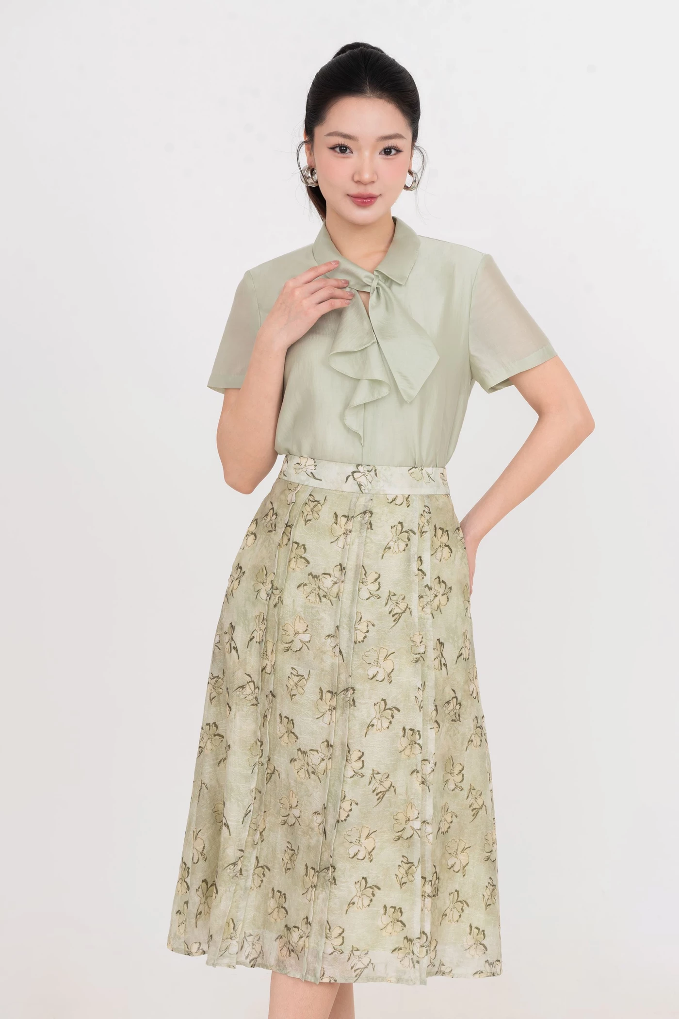 Chân váy lụa hoa Olive
