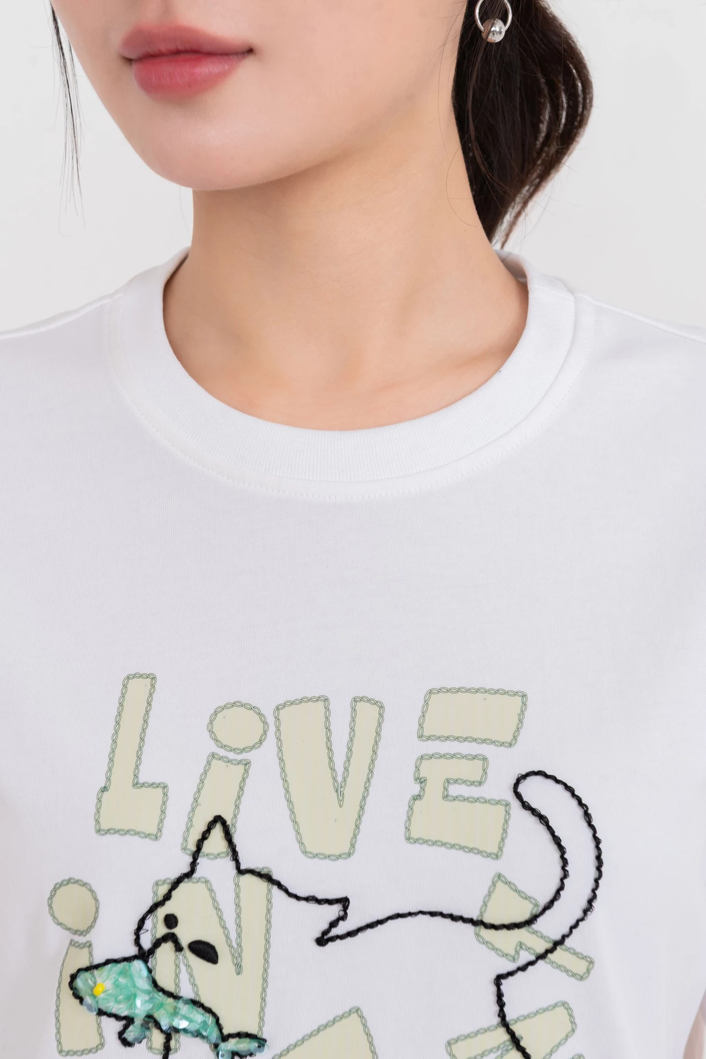 Áo thun chữ Graphic Tee