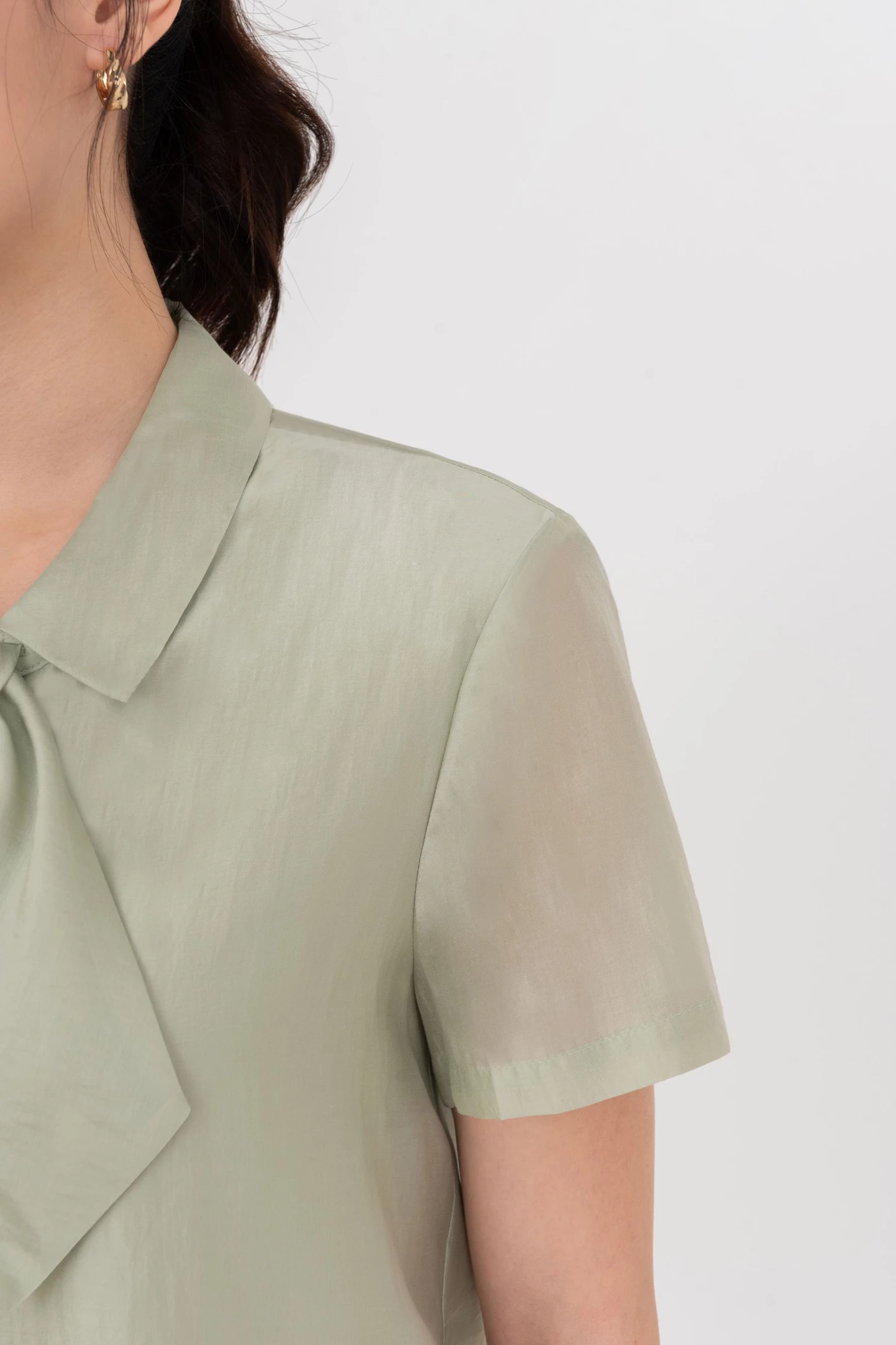 Áo sơ mi cổ nơ xanh Sage