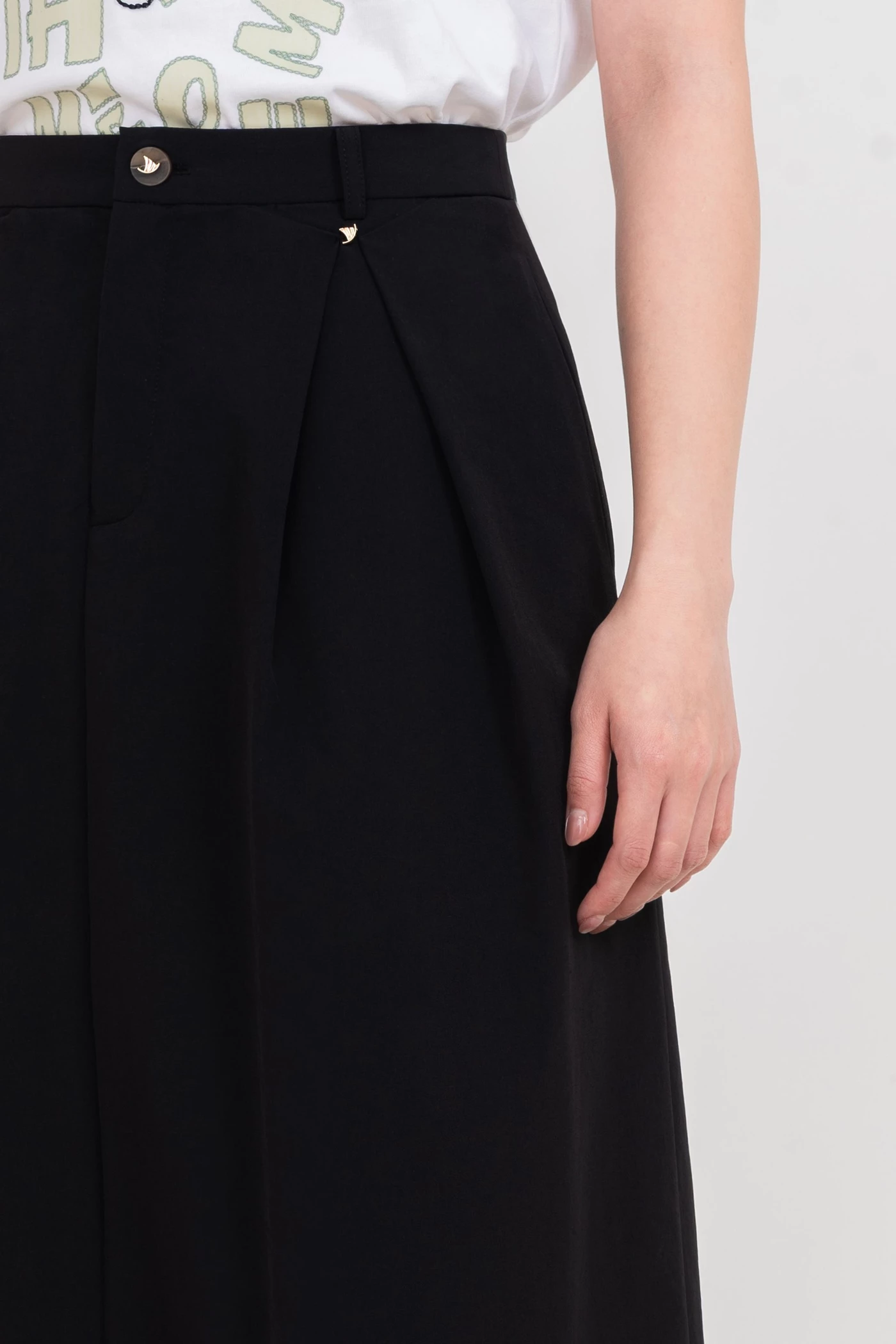 Chân váy midi A xếp ly Classic