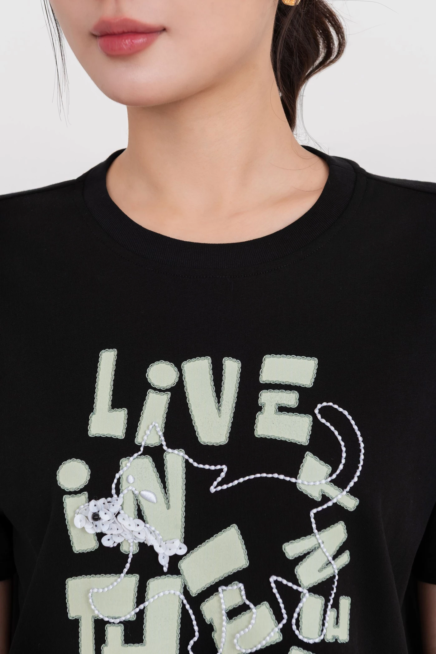 Áo thun chữ Graphic Tee