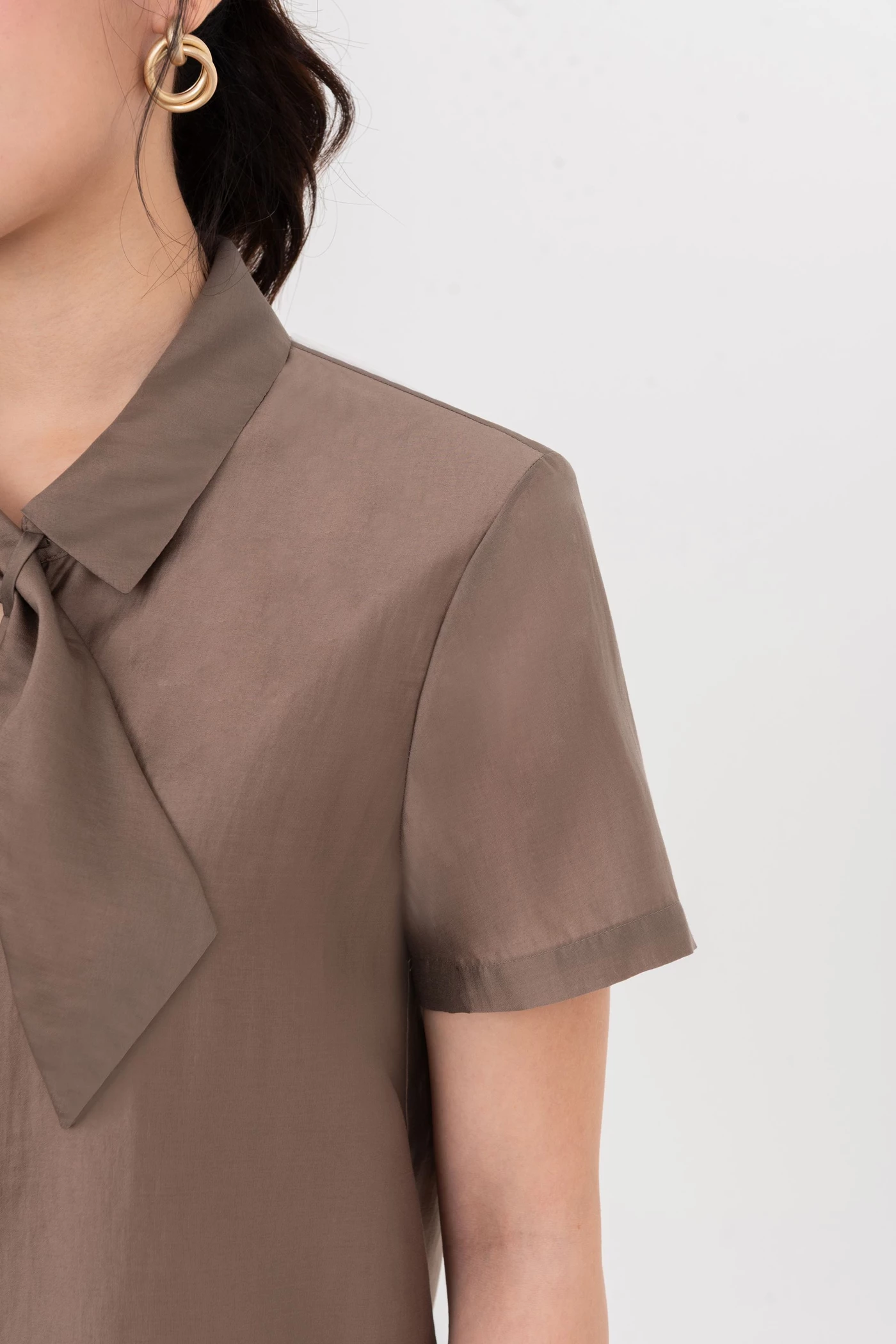 Áo sơ mi cổ nơ Nâu Tây