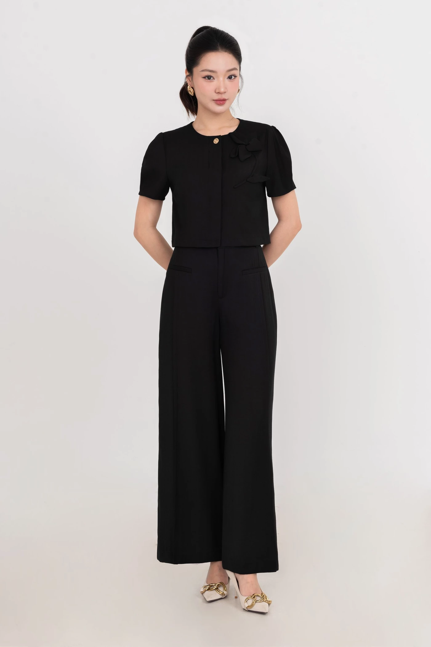 Áo Croptop đính hoa vai